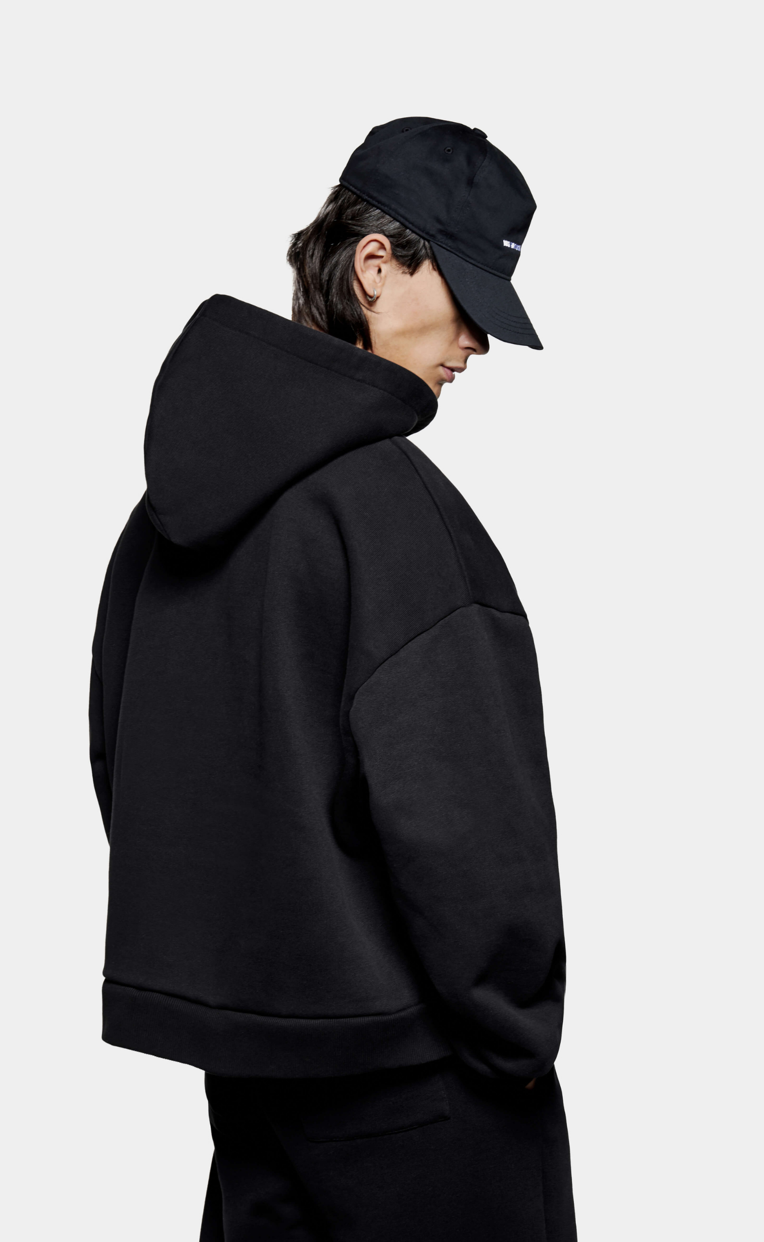 UNIFORM ZIP BLACK HOODIE