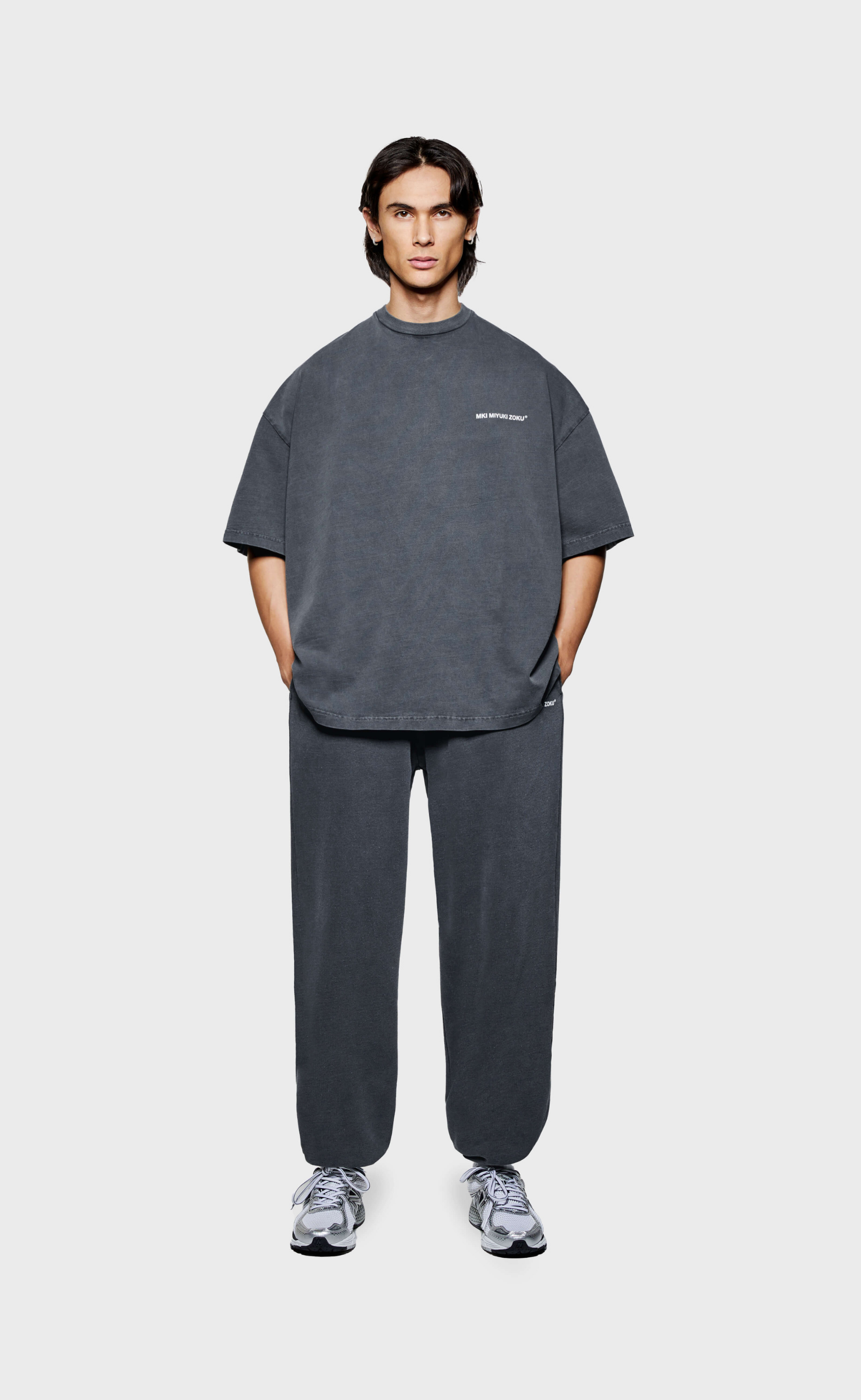 UNIFORM PIGMENT BLACK T-SHIRT