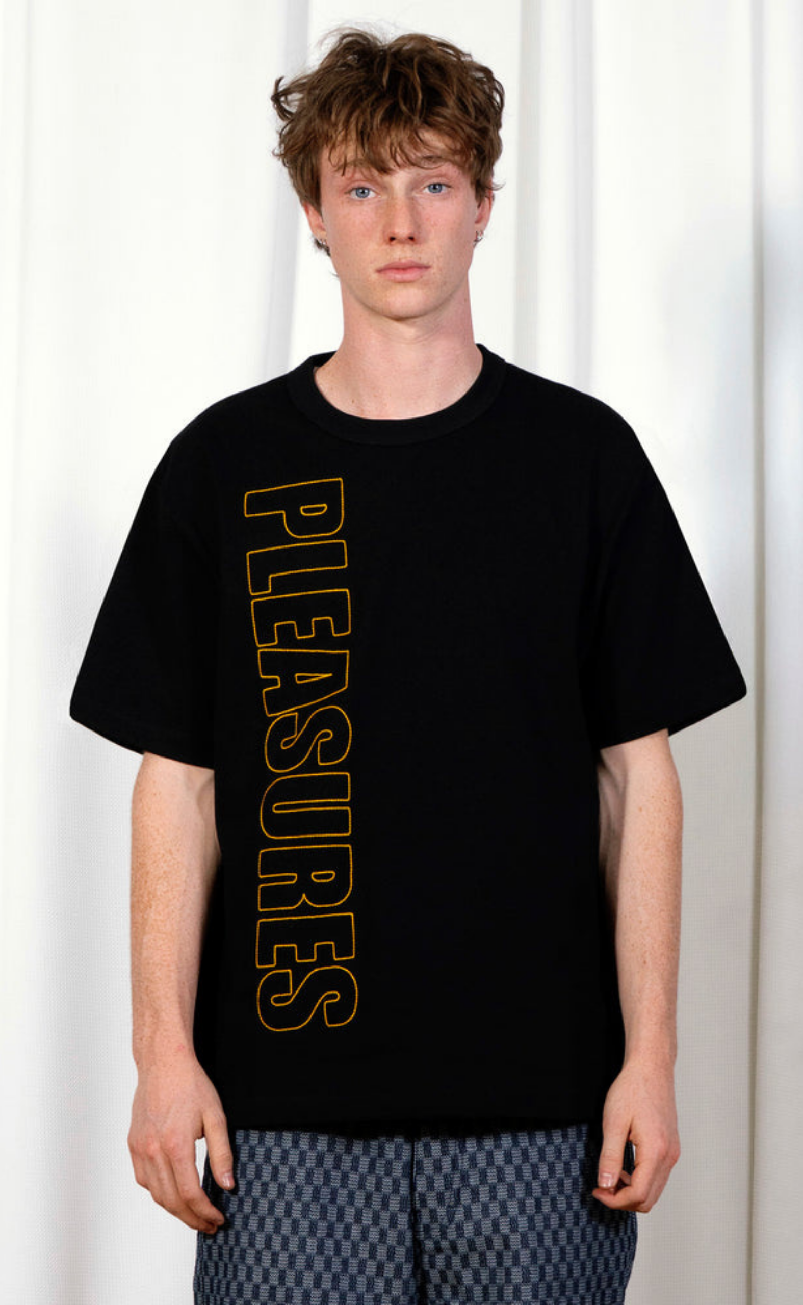 OUTLINE HEAVYWEIGHT BLACK T-SHIRT