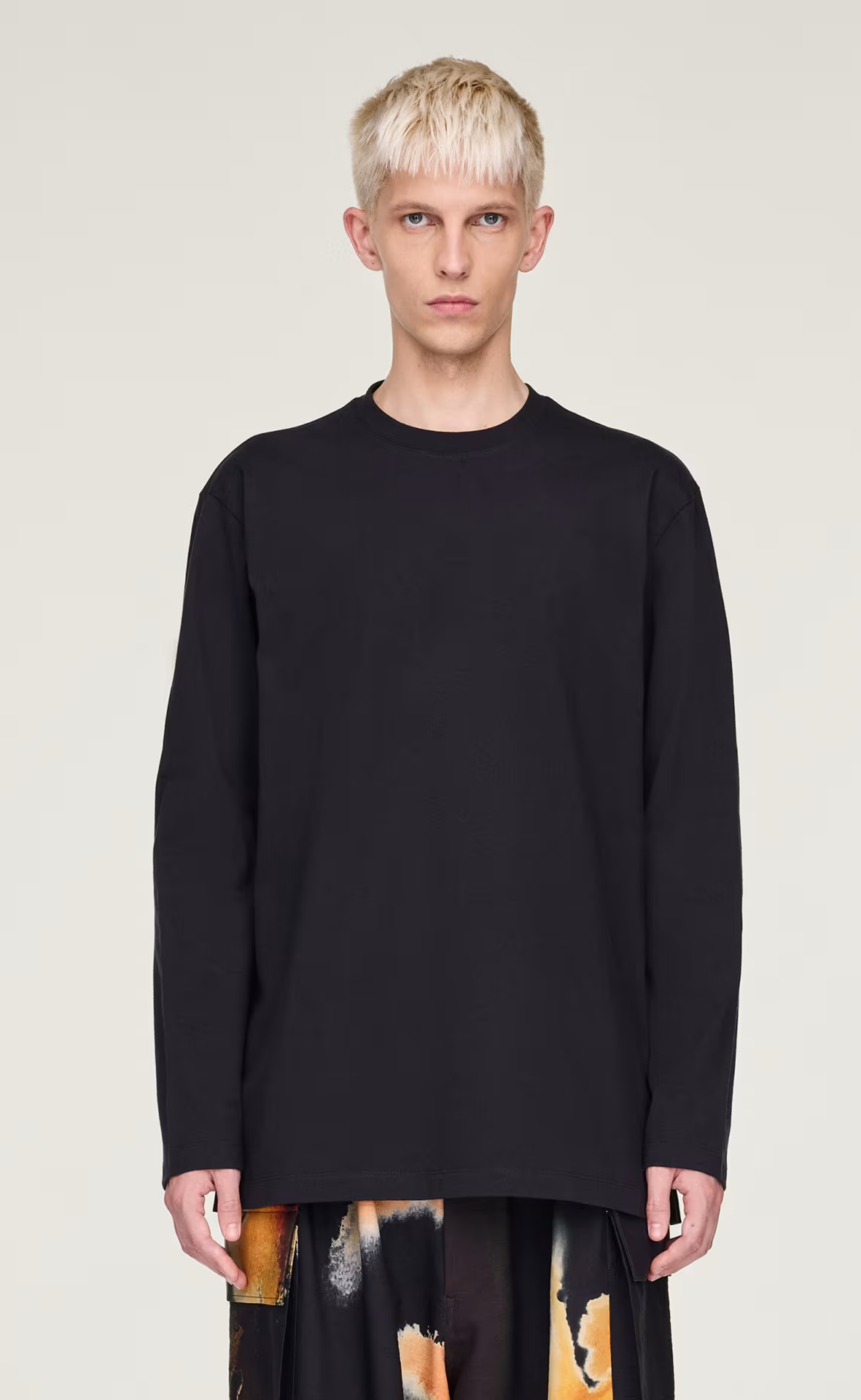 GRAPHIC BLACK LONGSLEEVE