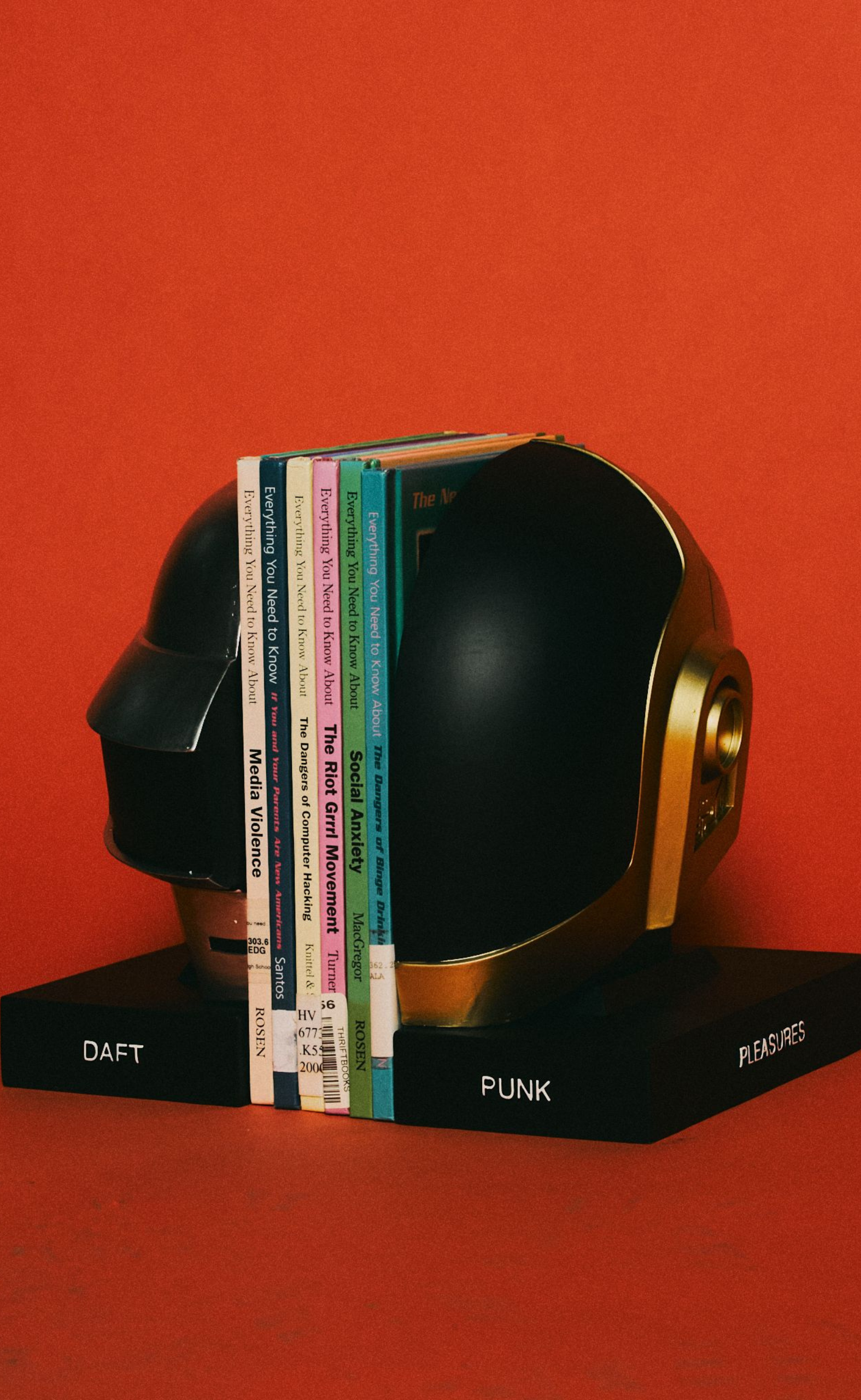 HELMETS METALLIC BOOKEND
