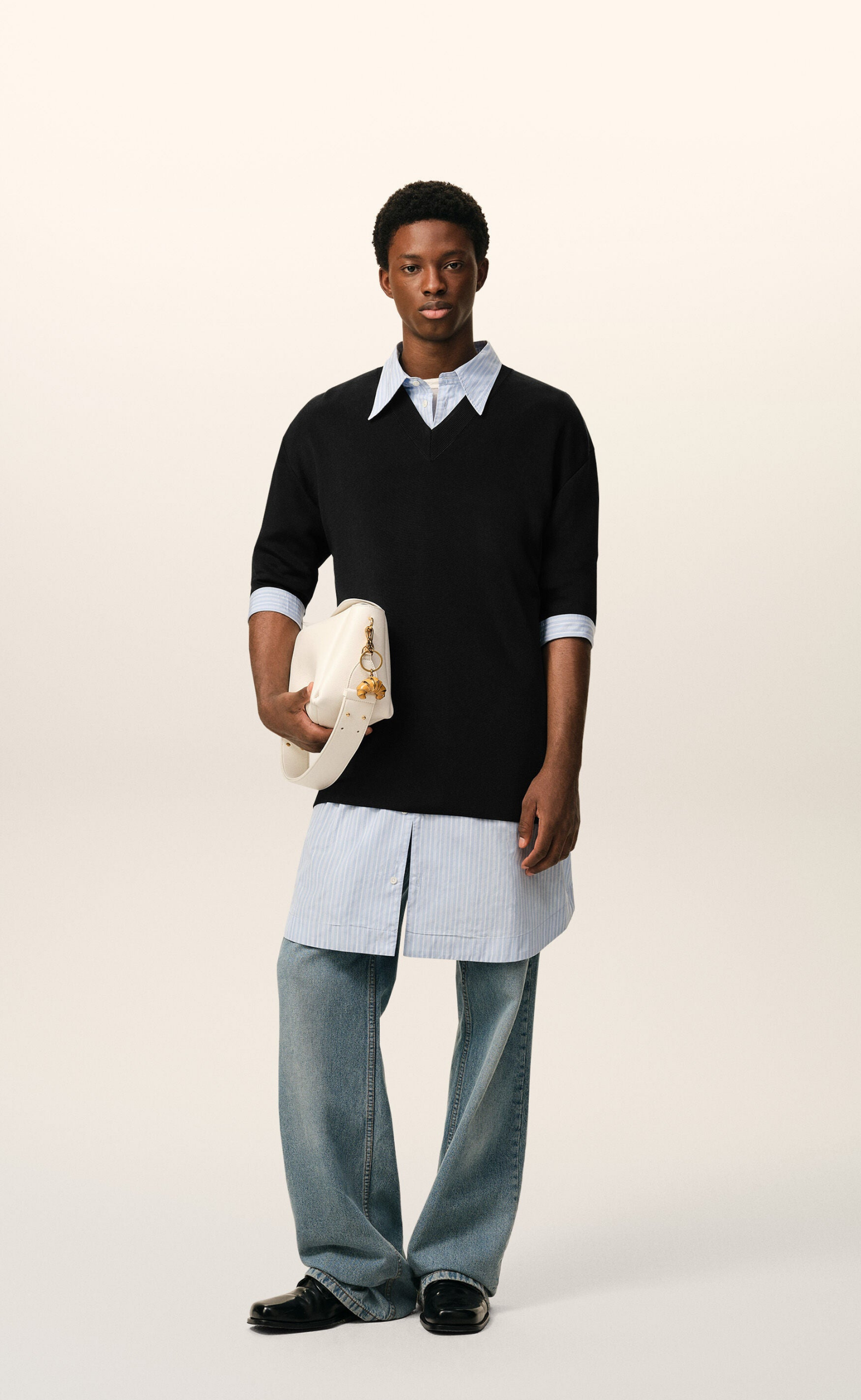 WOOL SHORT SLEEVE V NECK BLACK T-SHIRT