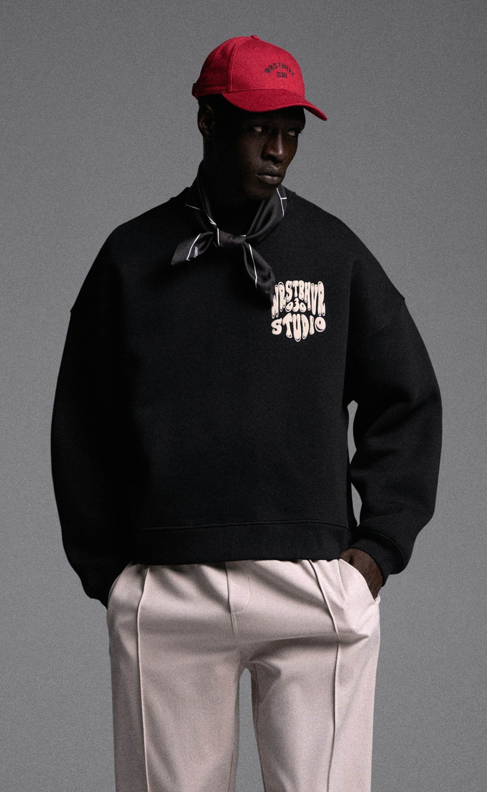 FLYNN BLACK CREWNECK