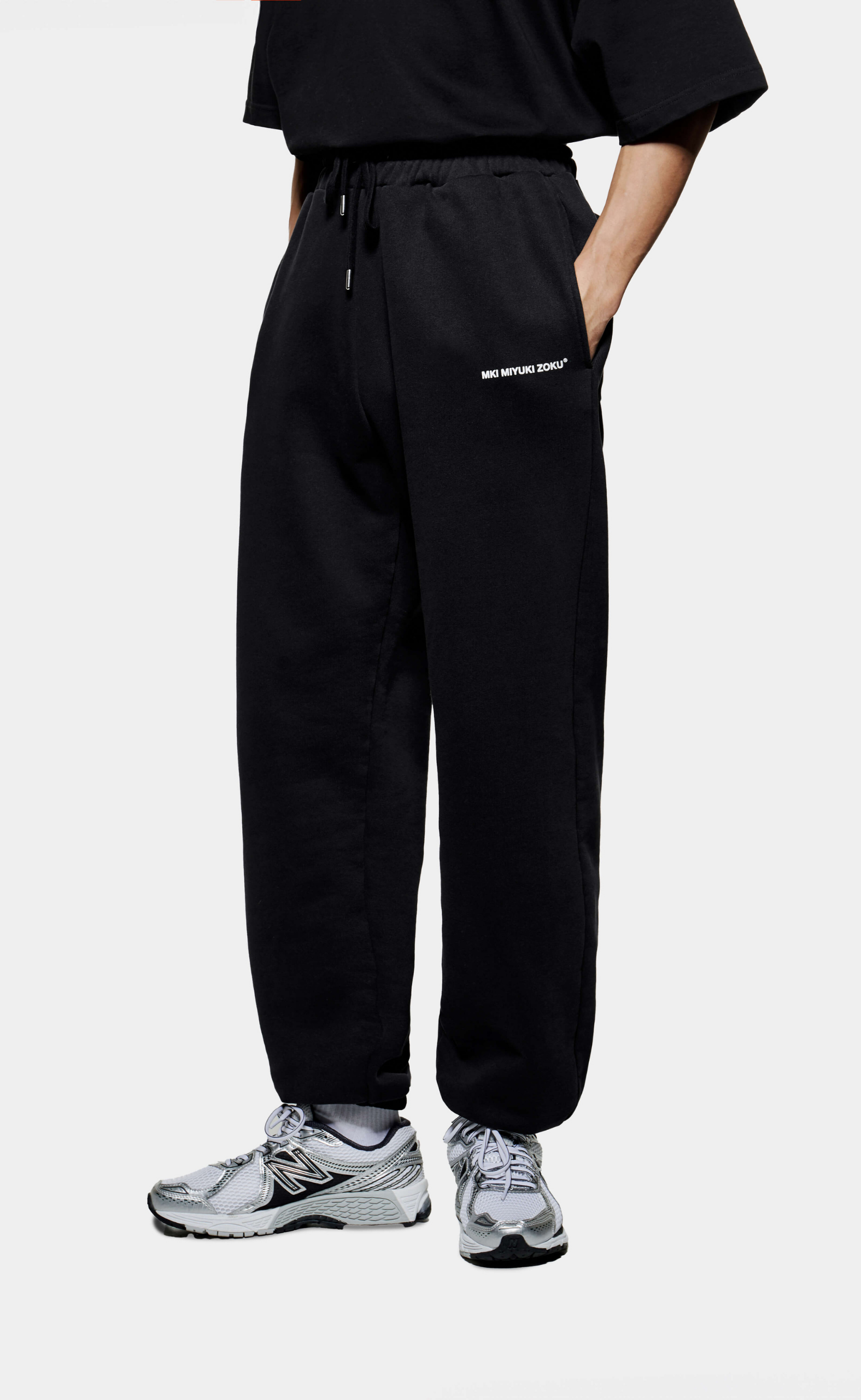 UNIFORM BLACK SWEATPANTS