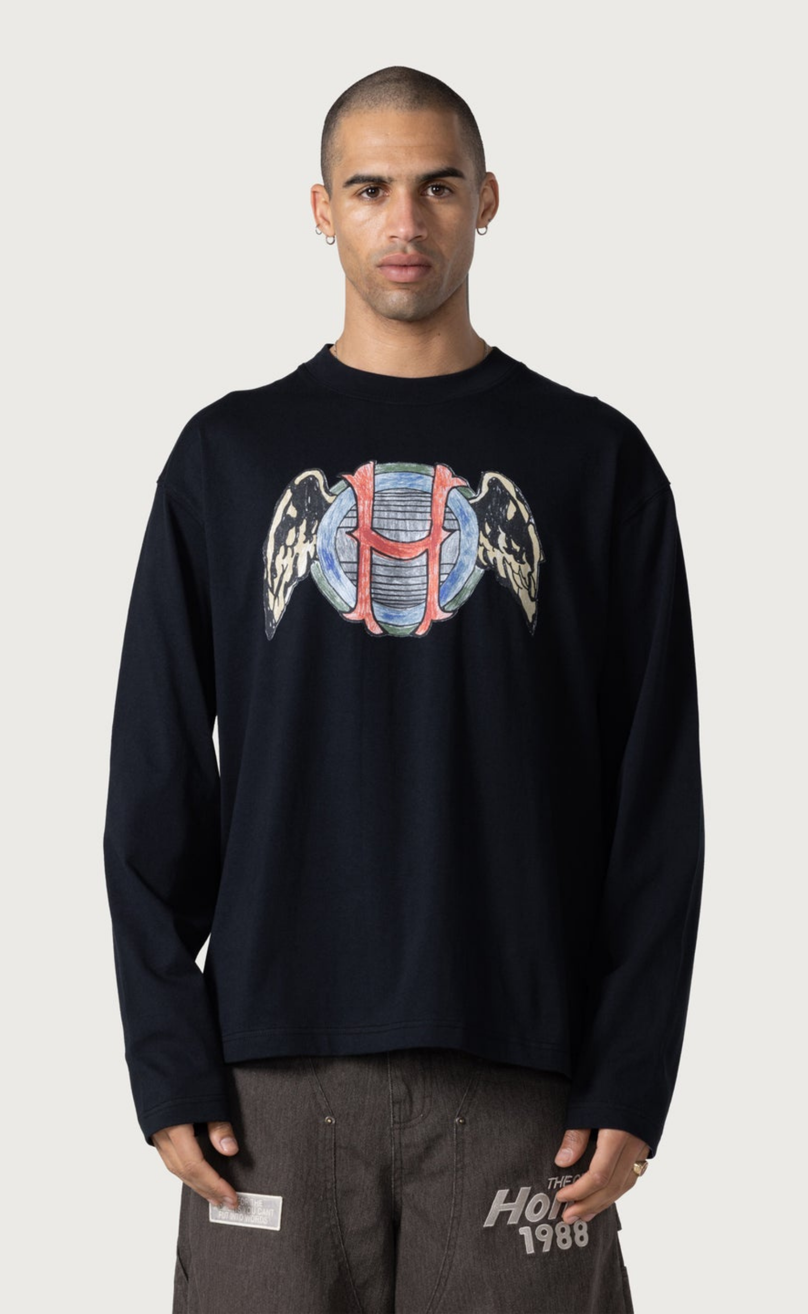 HONOR WINGS BLACK LONGSLEEVE