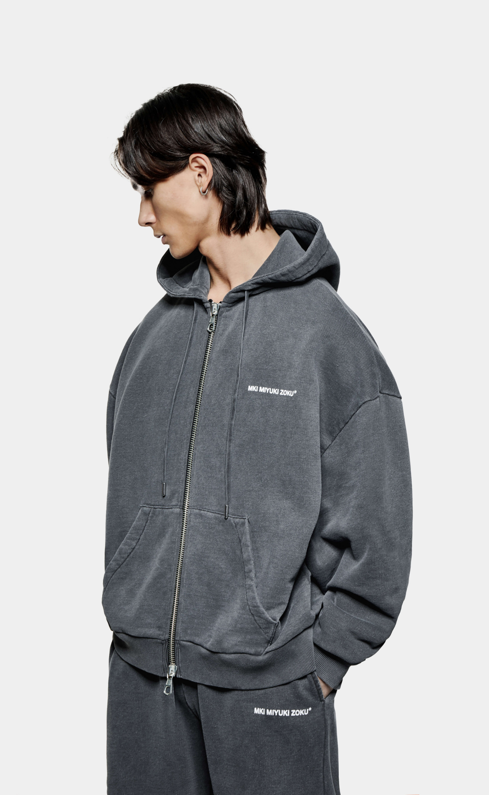 UNIFORM ZIP PIGMENT BLACK HOODIE