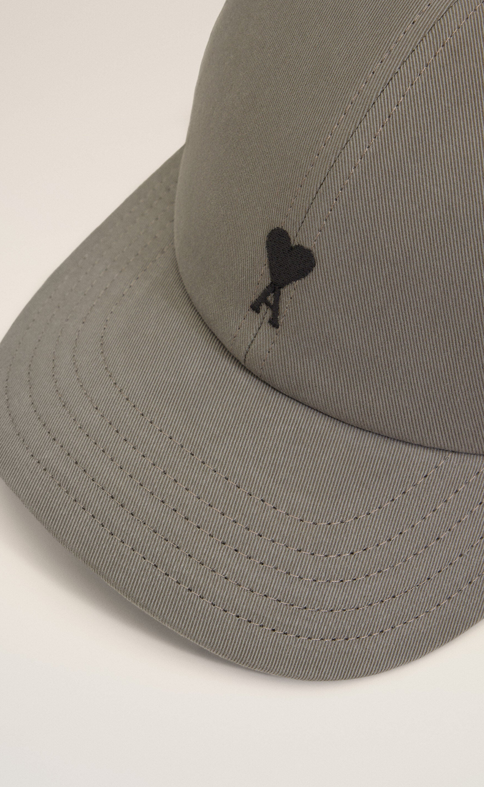 AMI DE COEUR EMBROIDERY CARBON HAT