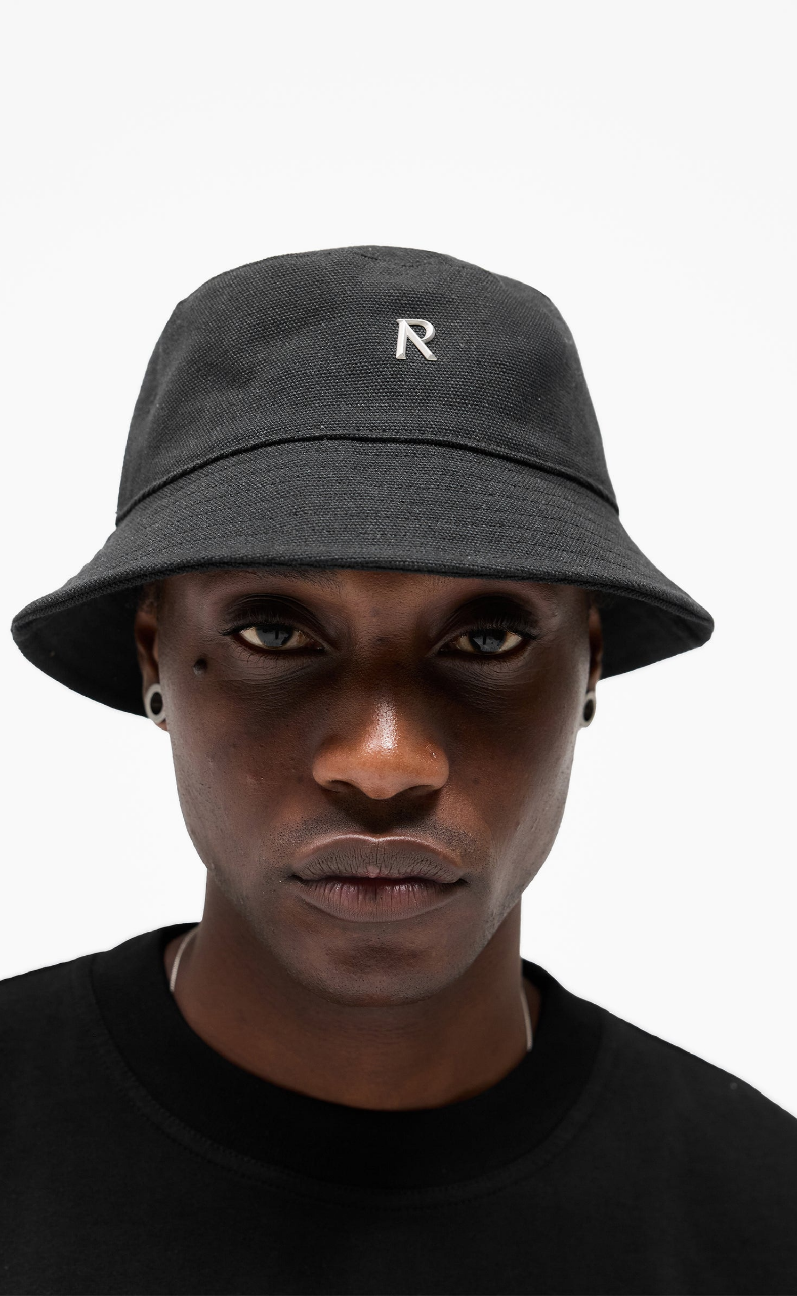 INITIAL BUCKET JET BLACK HAT