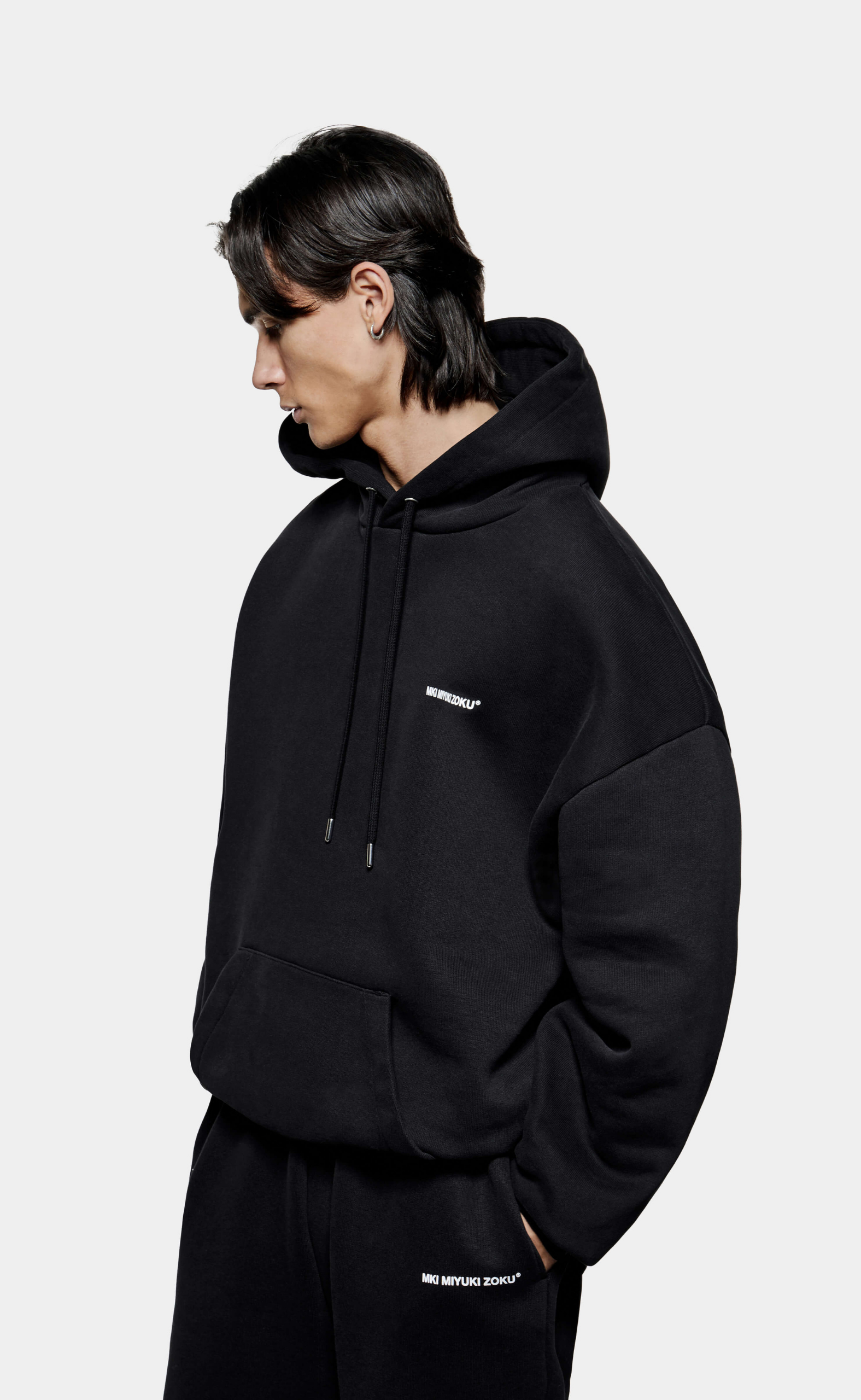 UNIFORM BLACK HOODIE
