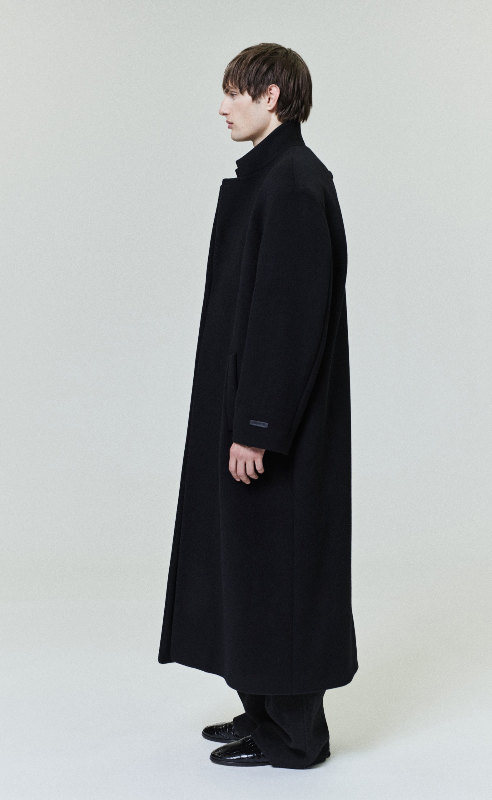 RELAXED BLACK COAT