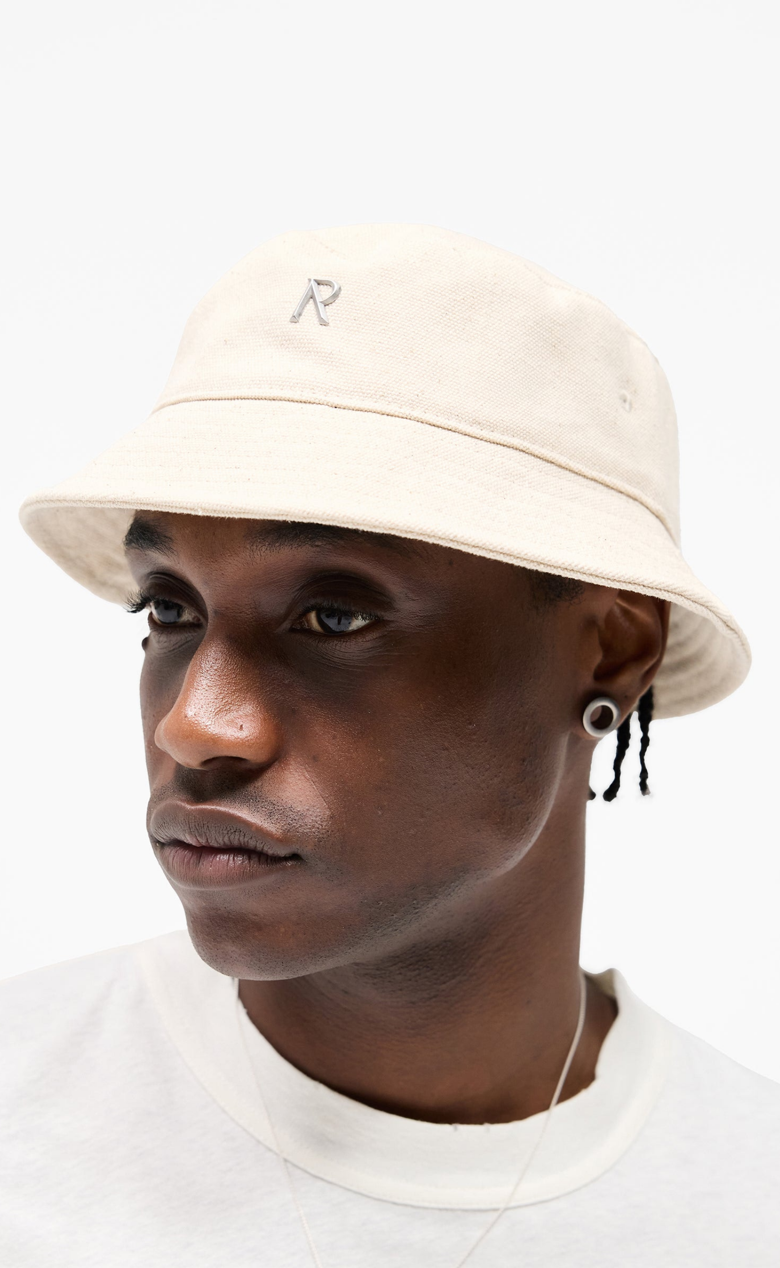 INITIAL BUCKET CHAMPAGNE HAT