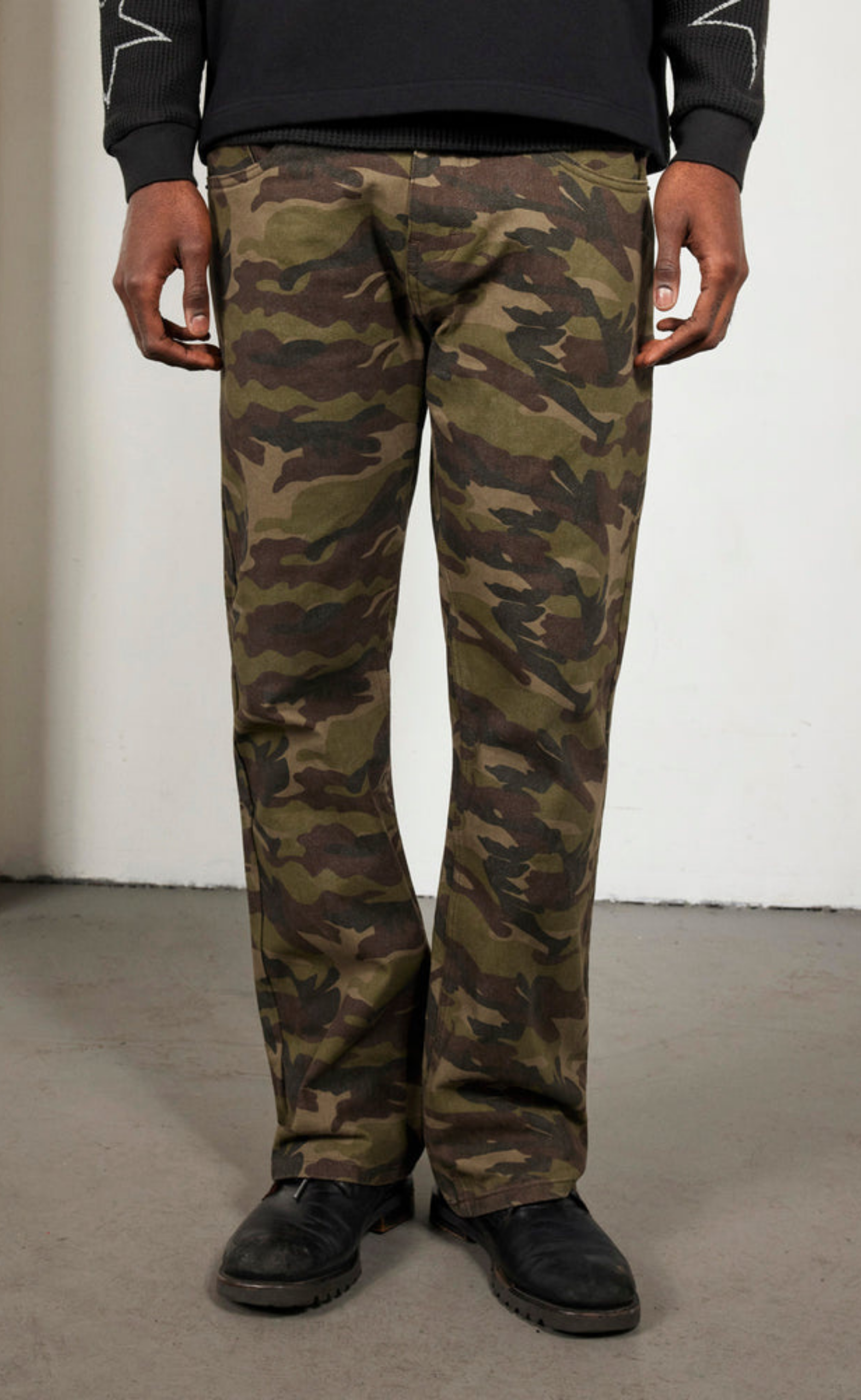 CAMO FLARE OLIVE JEANS