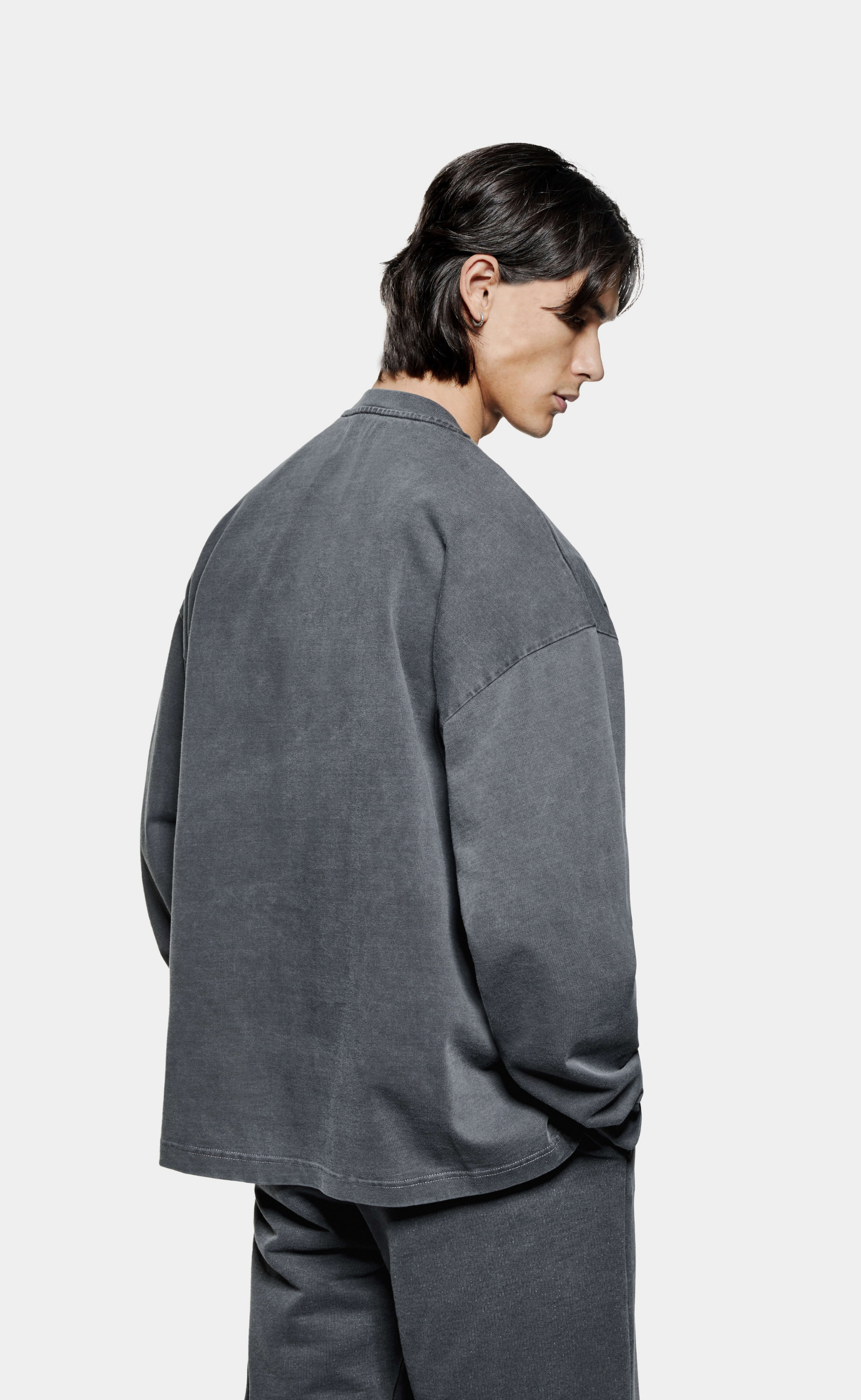 UNIFORM PIGMENT BLACK LONGSLEEVE