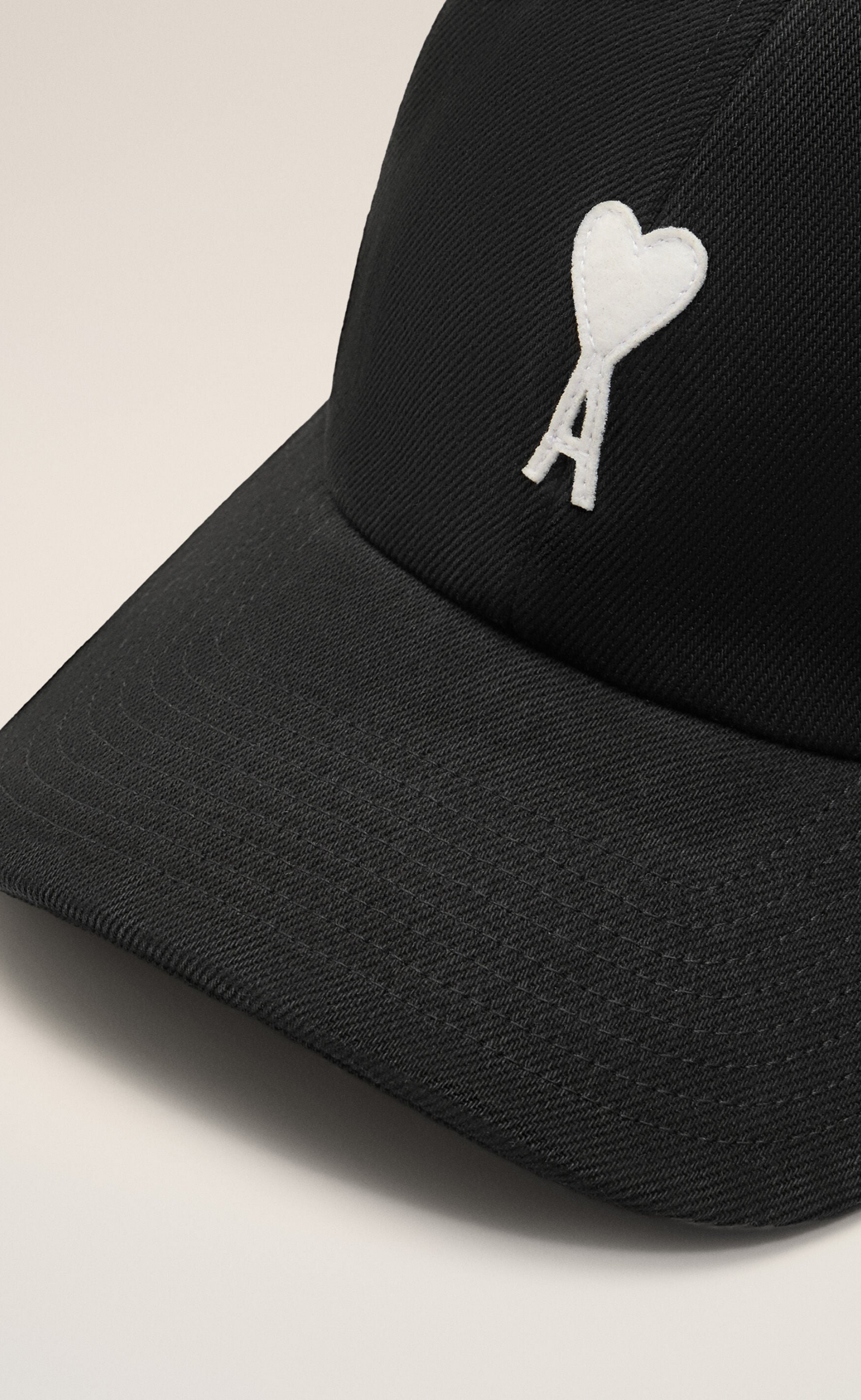 AMI DE COEUR FELT PATCH BLACK HAT