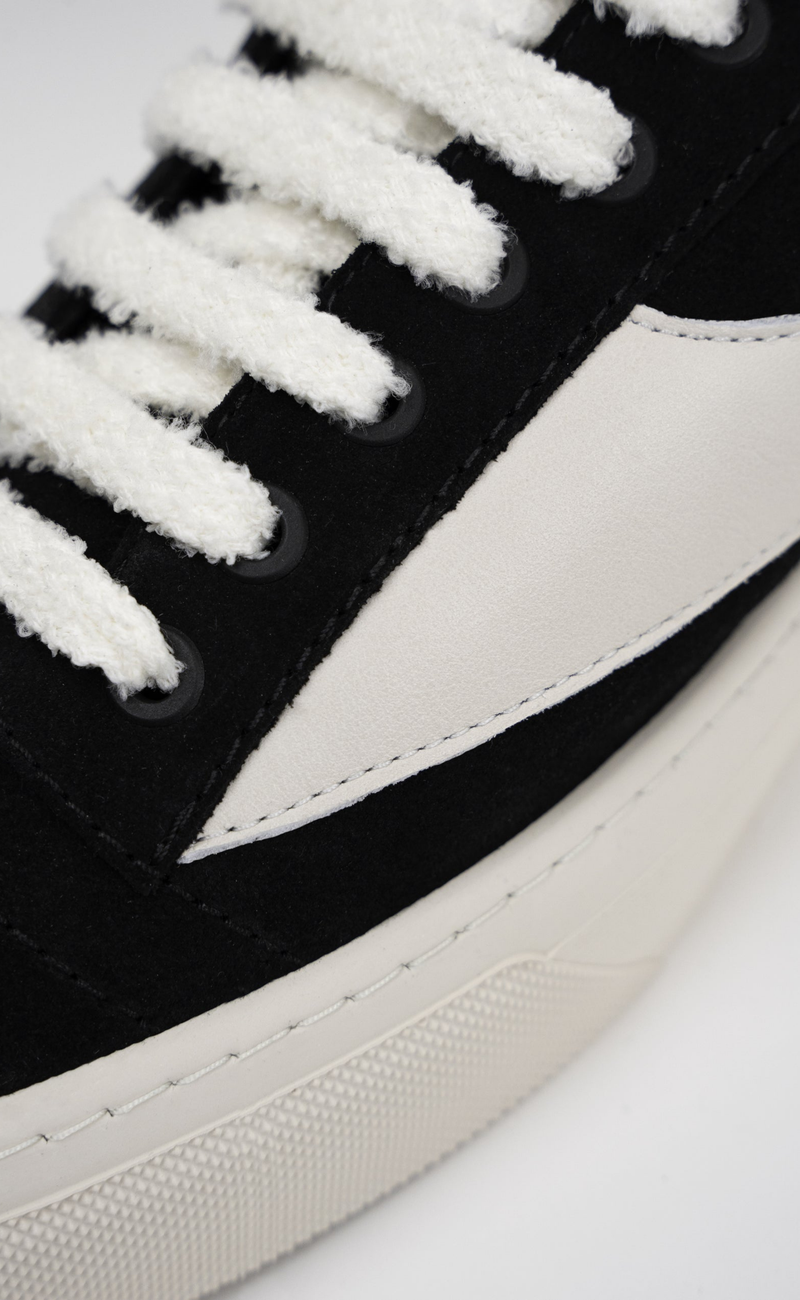 ROUGH FATE BLACK SNEAKER