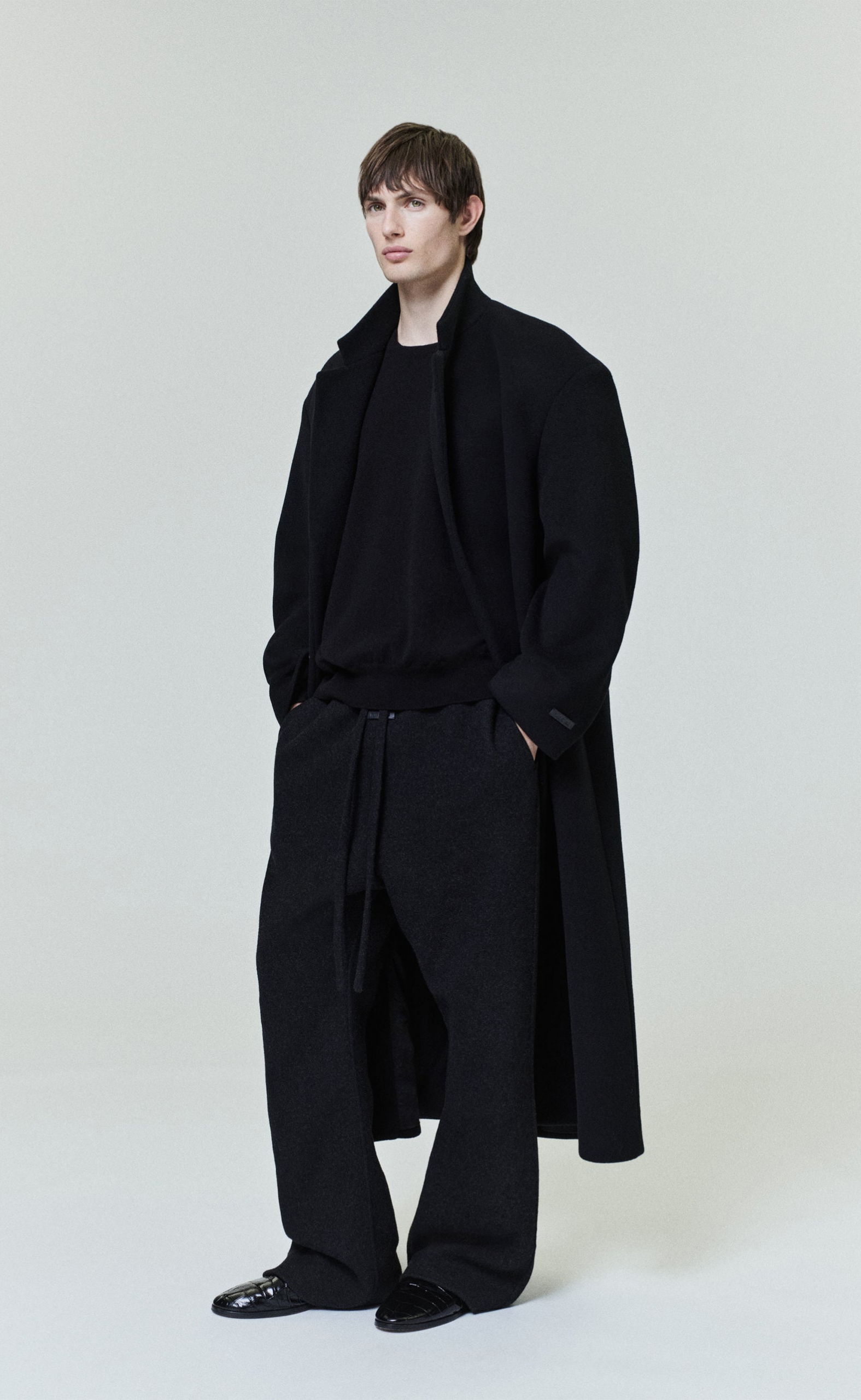 RELAXED BLACK COAT