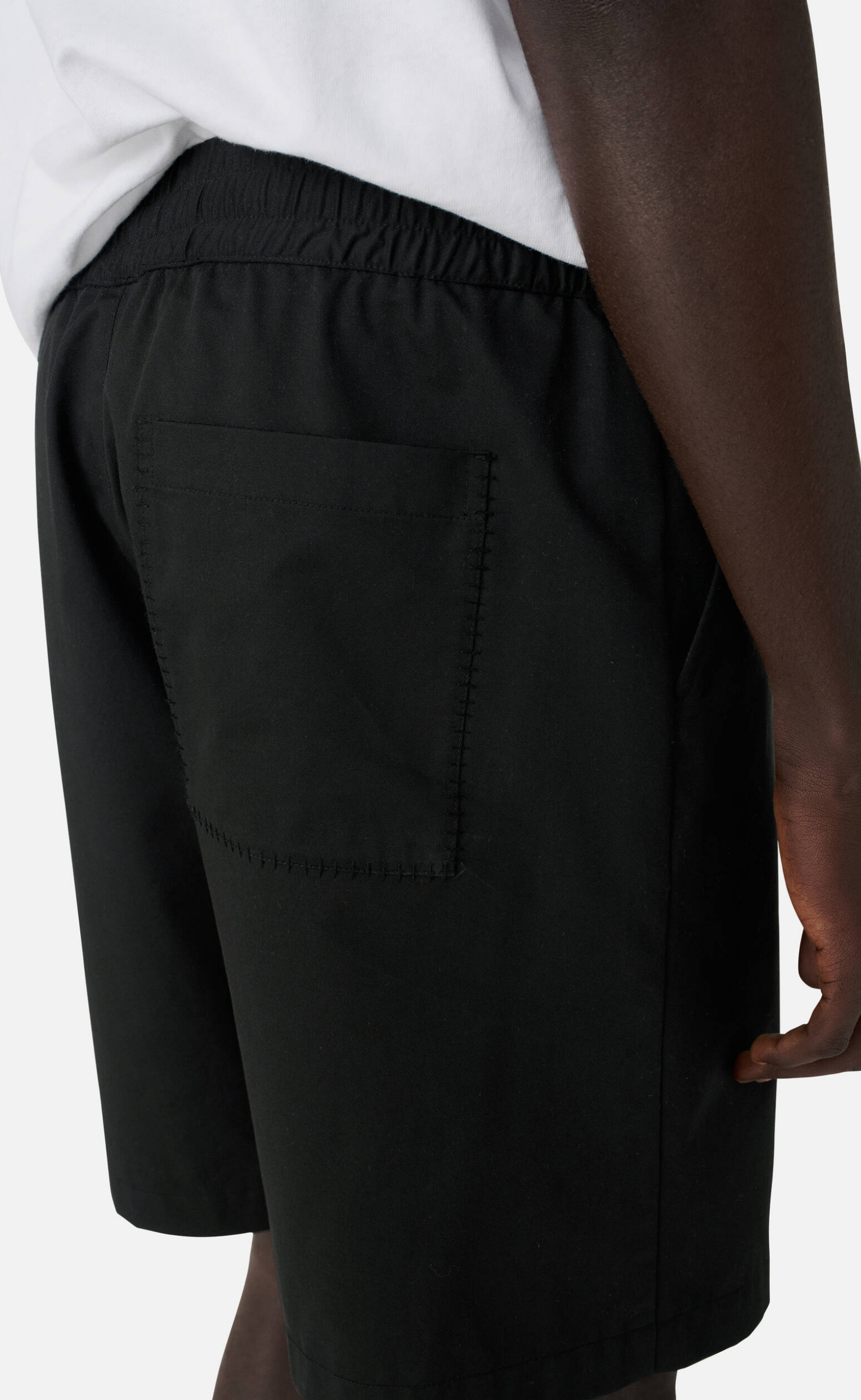 STITCH EMBROIDERED BLACK SHORTS