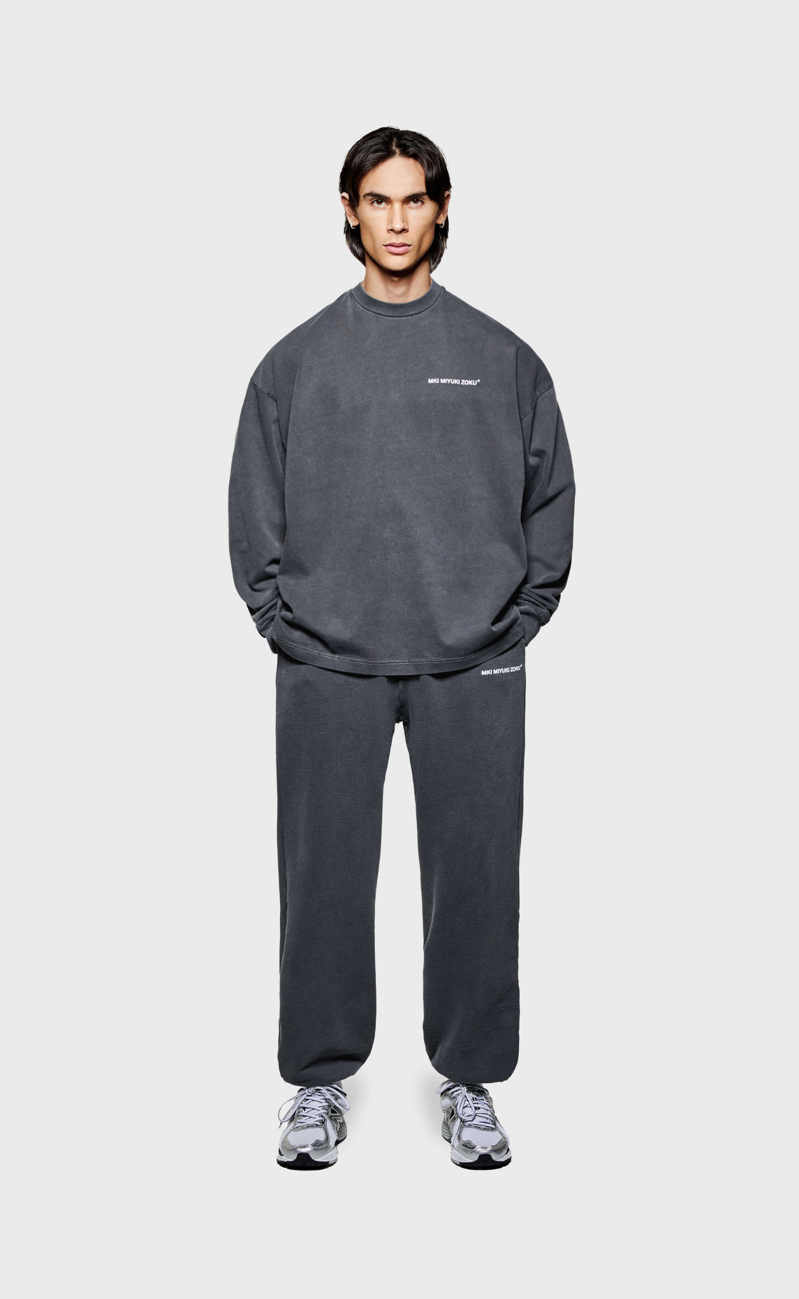 UNIFORM PIGMENT BLACK LONGSLEEVE