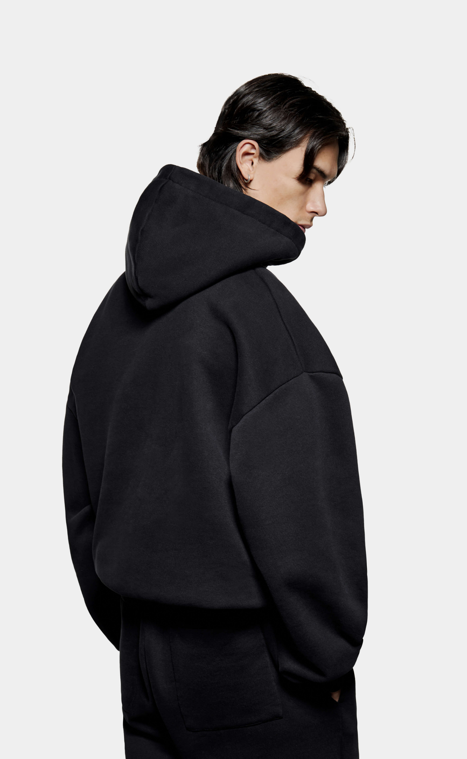 UNIFORM BLACK HOODIE