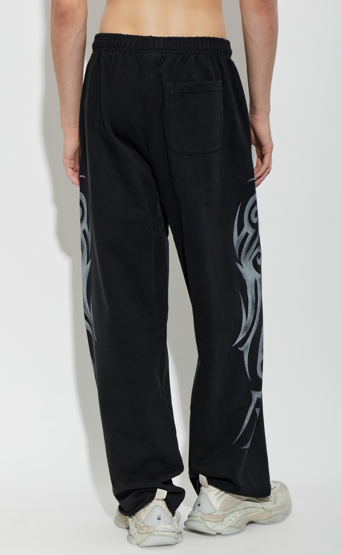 GRAFFITI TRIBAL WASHED BLACK SWEATPANTS