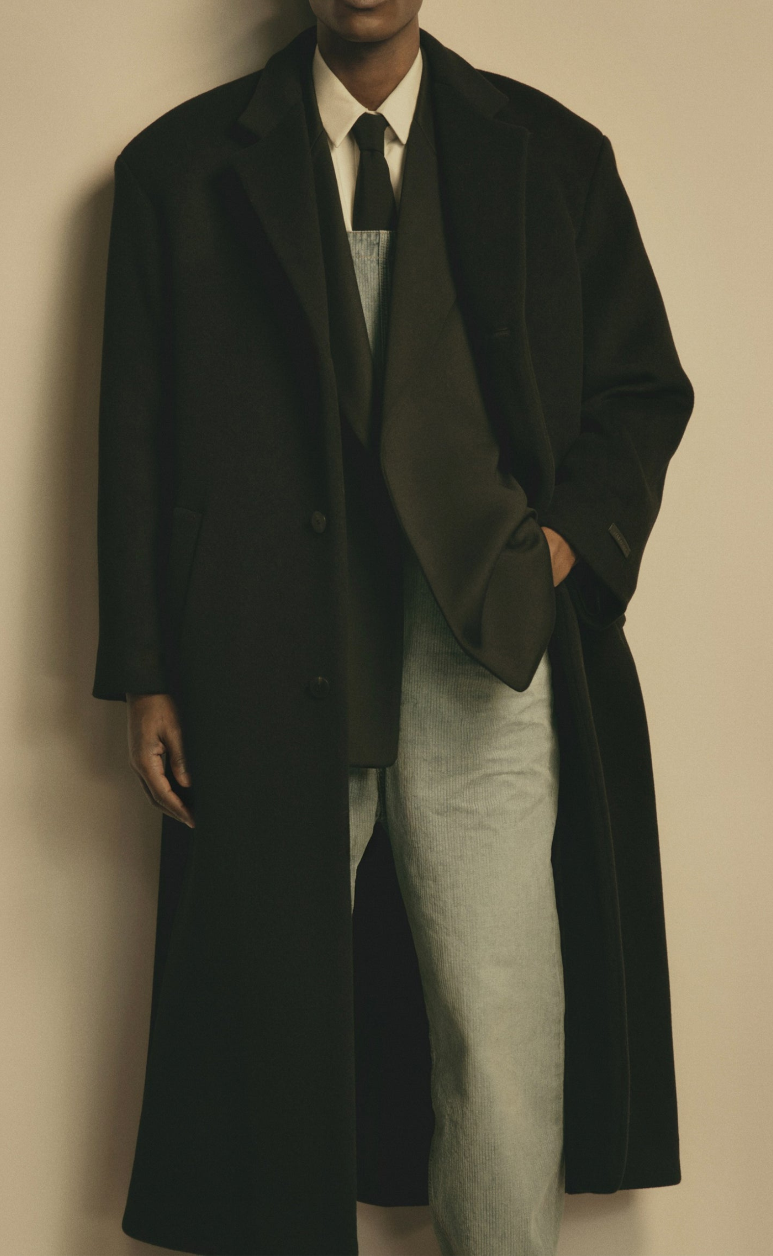 RELAXED BLACK COAT