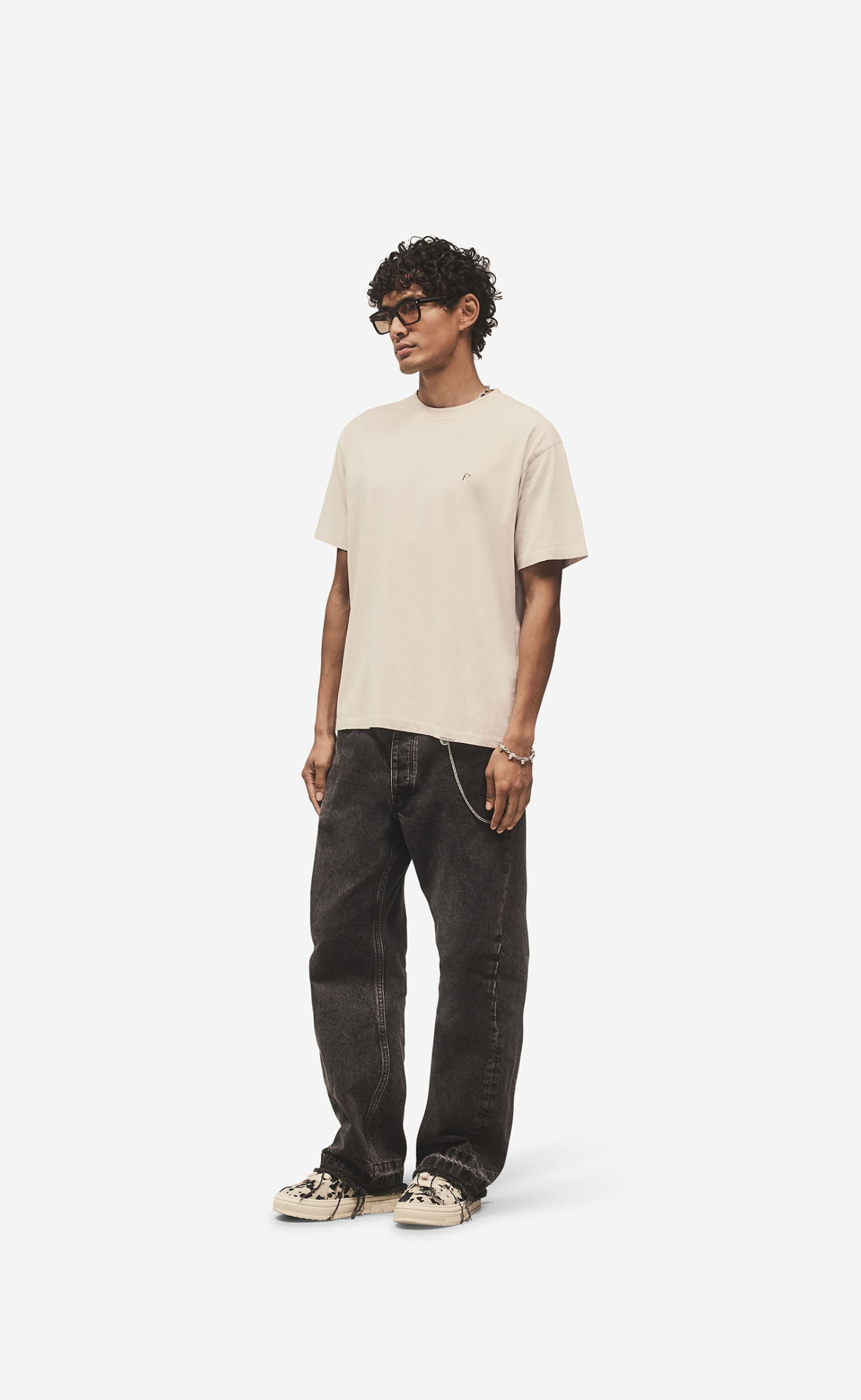 METAL INITIAL R CONCRETE T-SHIRT