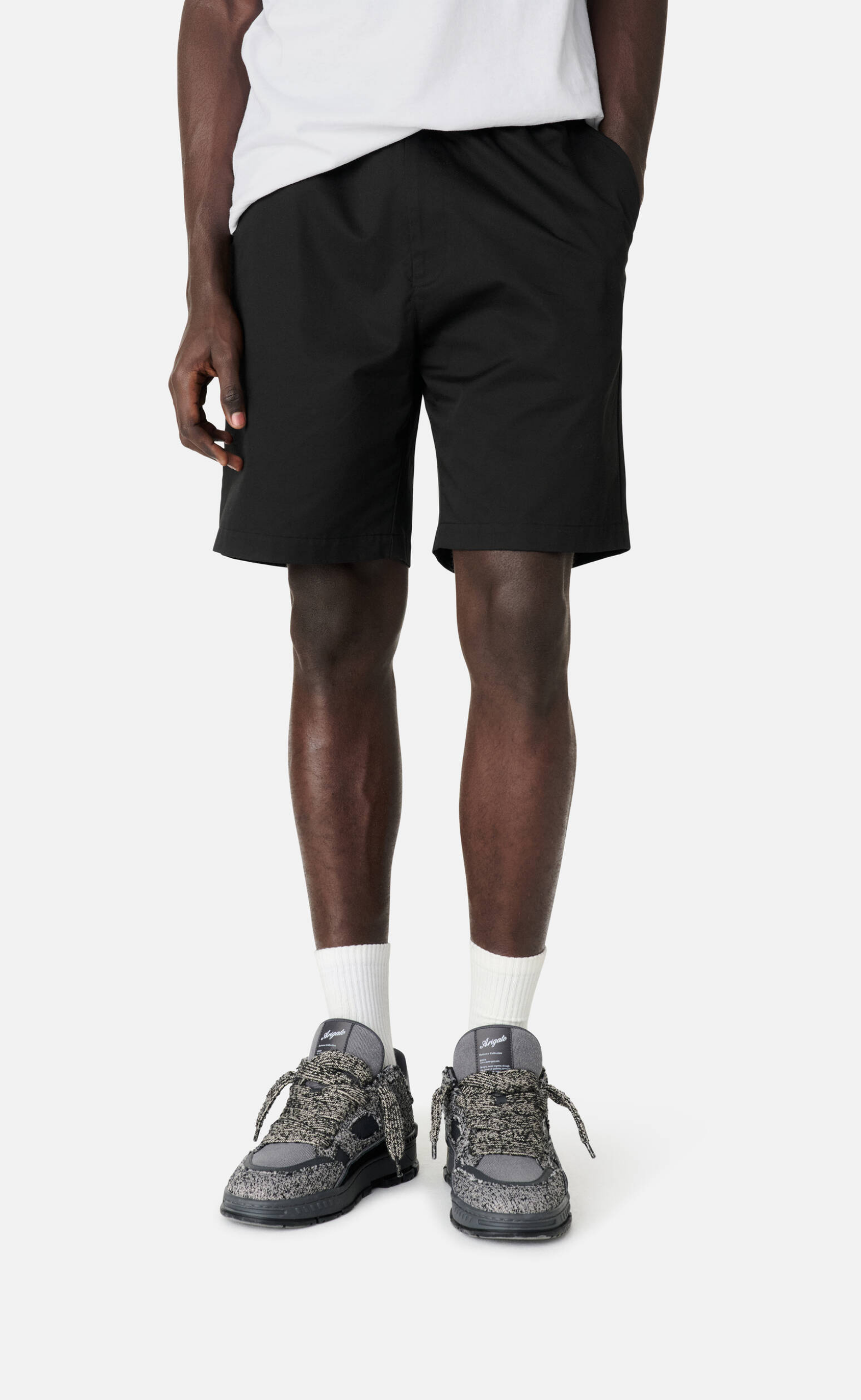 STITCH EMBROIDERED BLACK SHORTS