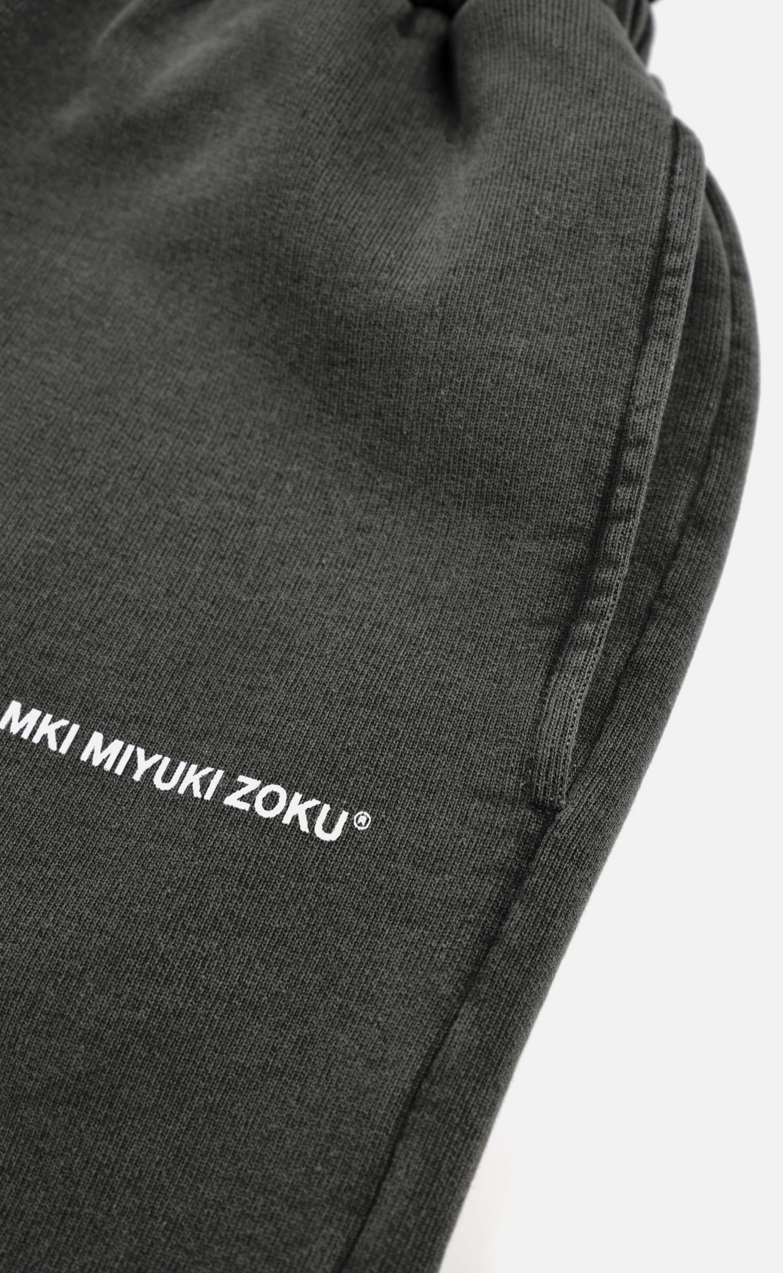 UNIFORM PIGMENT BLACK SHORTS