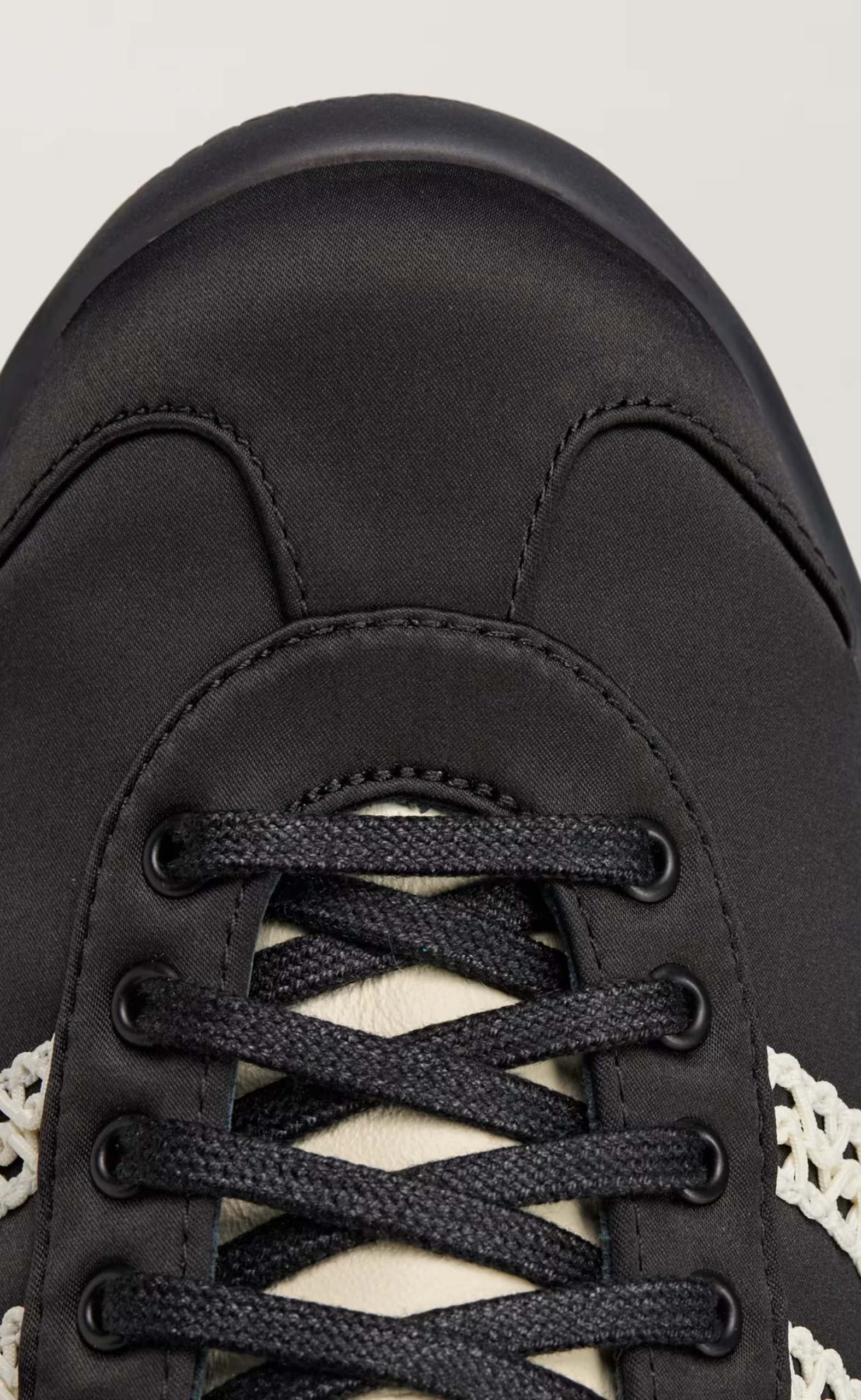 WB KARINTHA LO SATIN BLACK SNEAKER