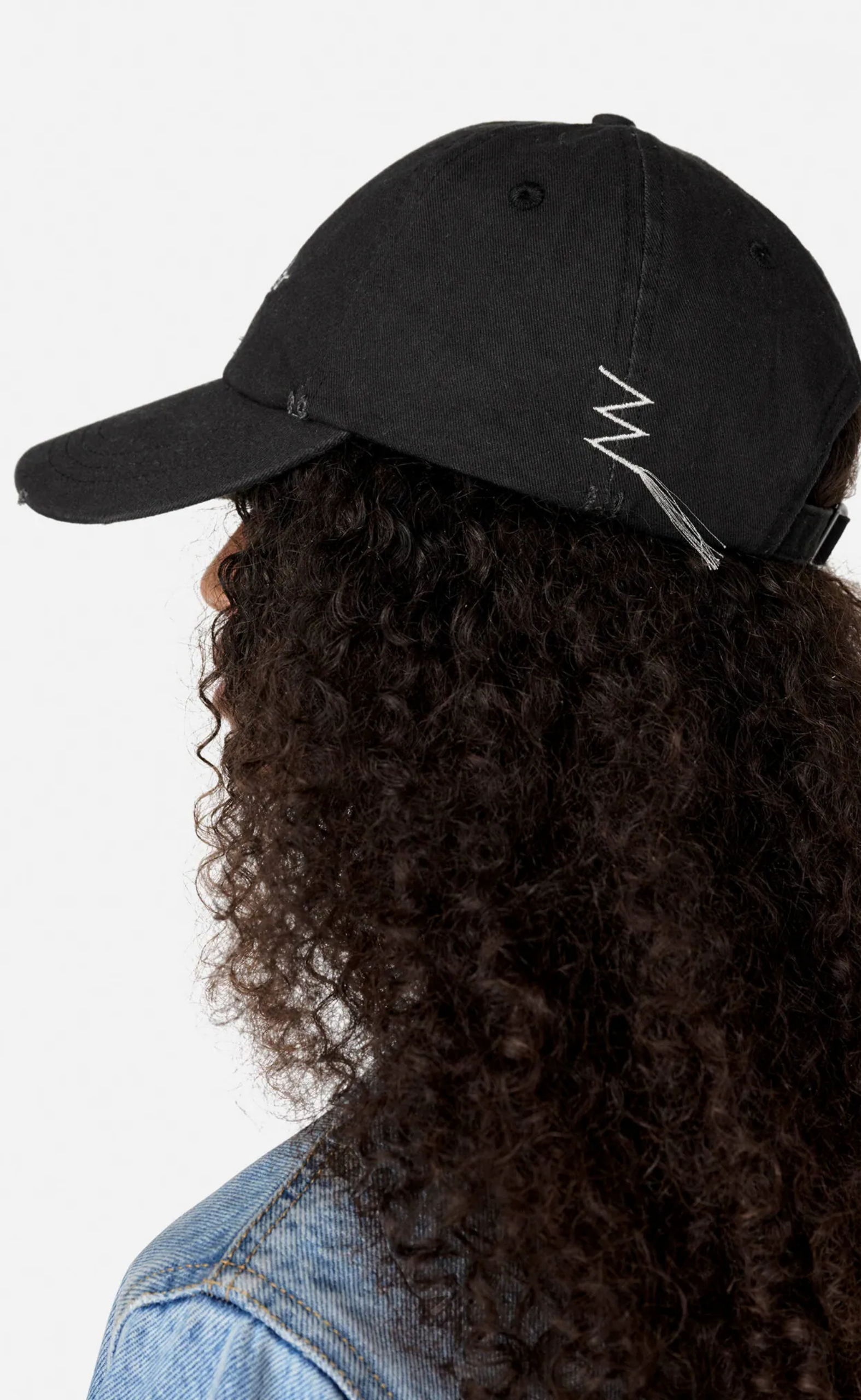 SEAM DISTRESSED BLACK CAP