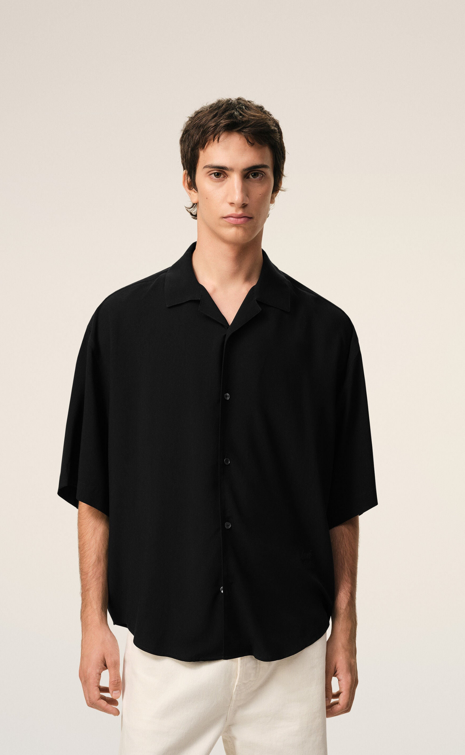 BOXY EMBROIDERED AMI PARIS SHORT SLEEVE BLACK SHIRT