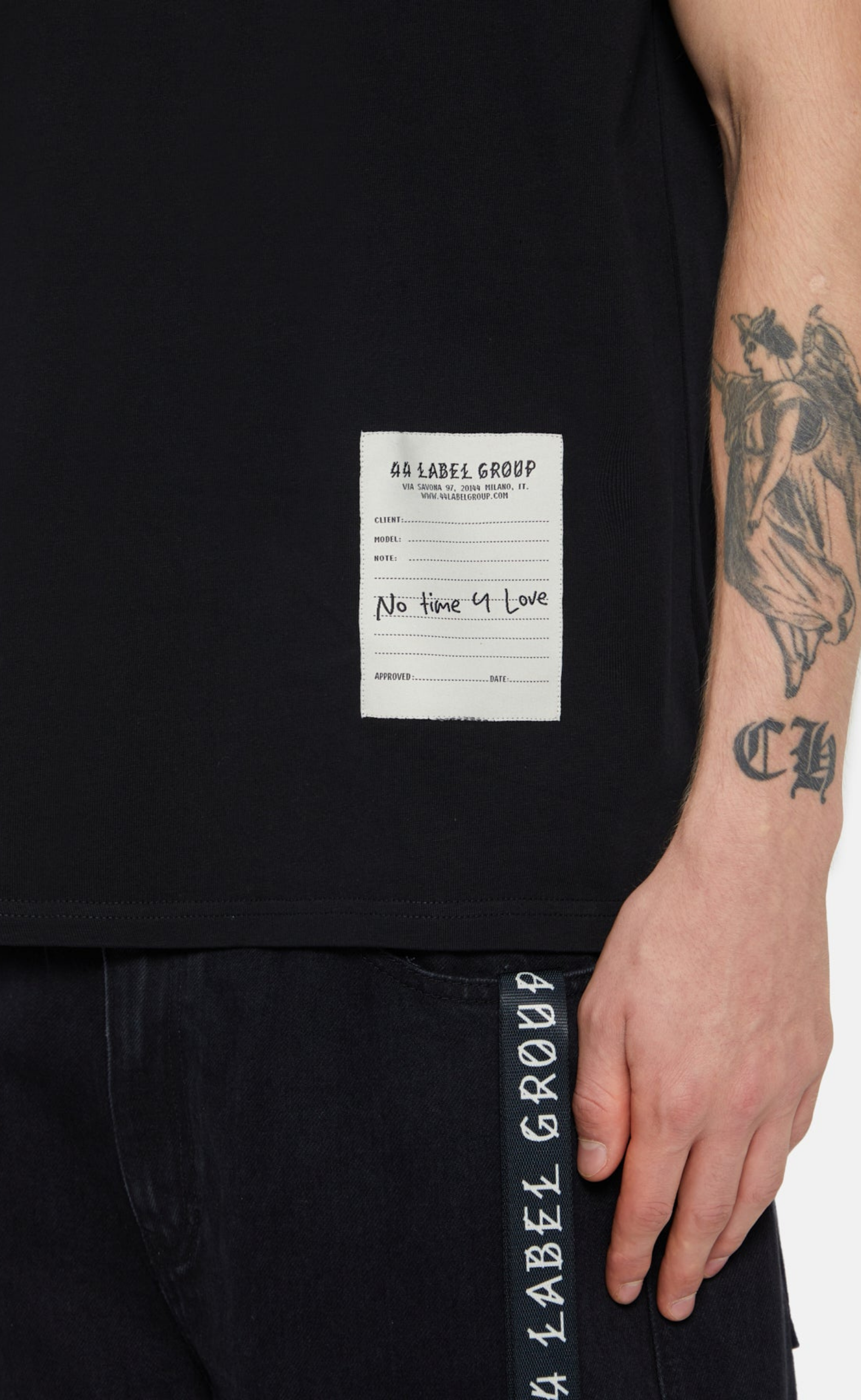 LABEL BLACK T-SHIRT