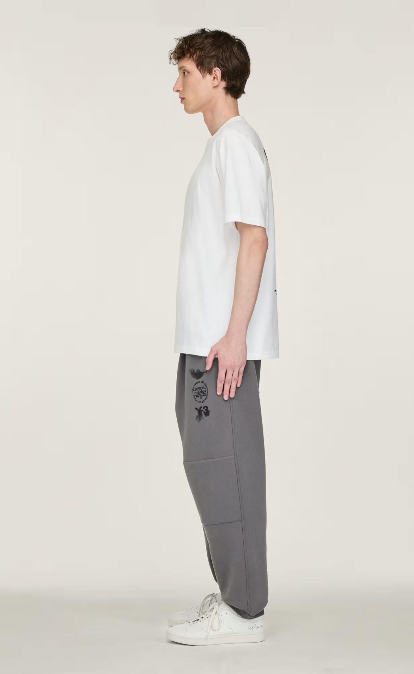 GRAPHIC WHITE T-SHIRT