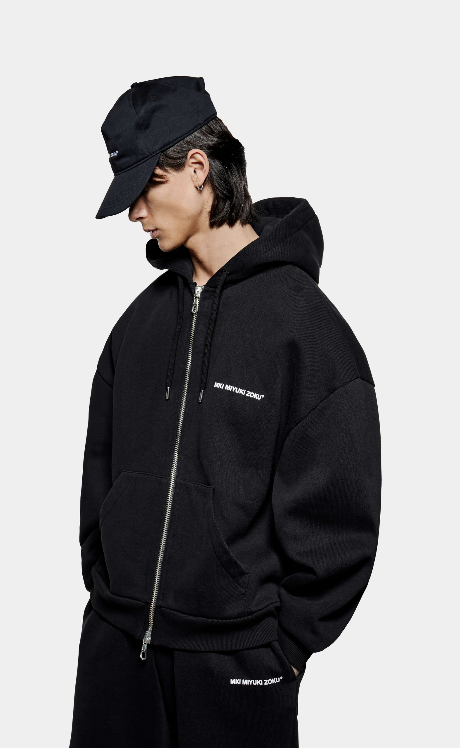 UNIFORM ZIP BLACK HOODIE
