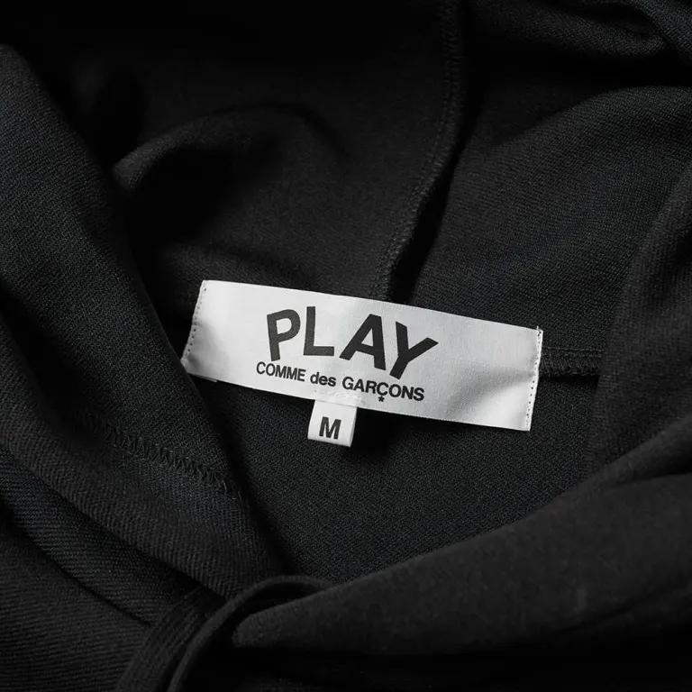 BLACK PLAY HOODED SWEATSHIRT