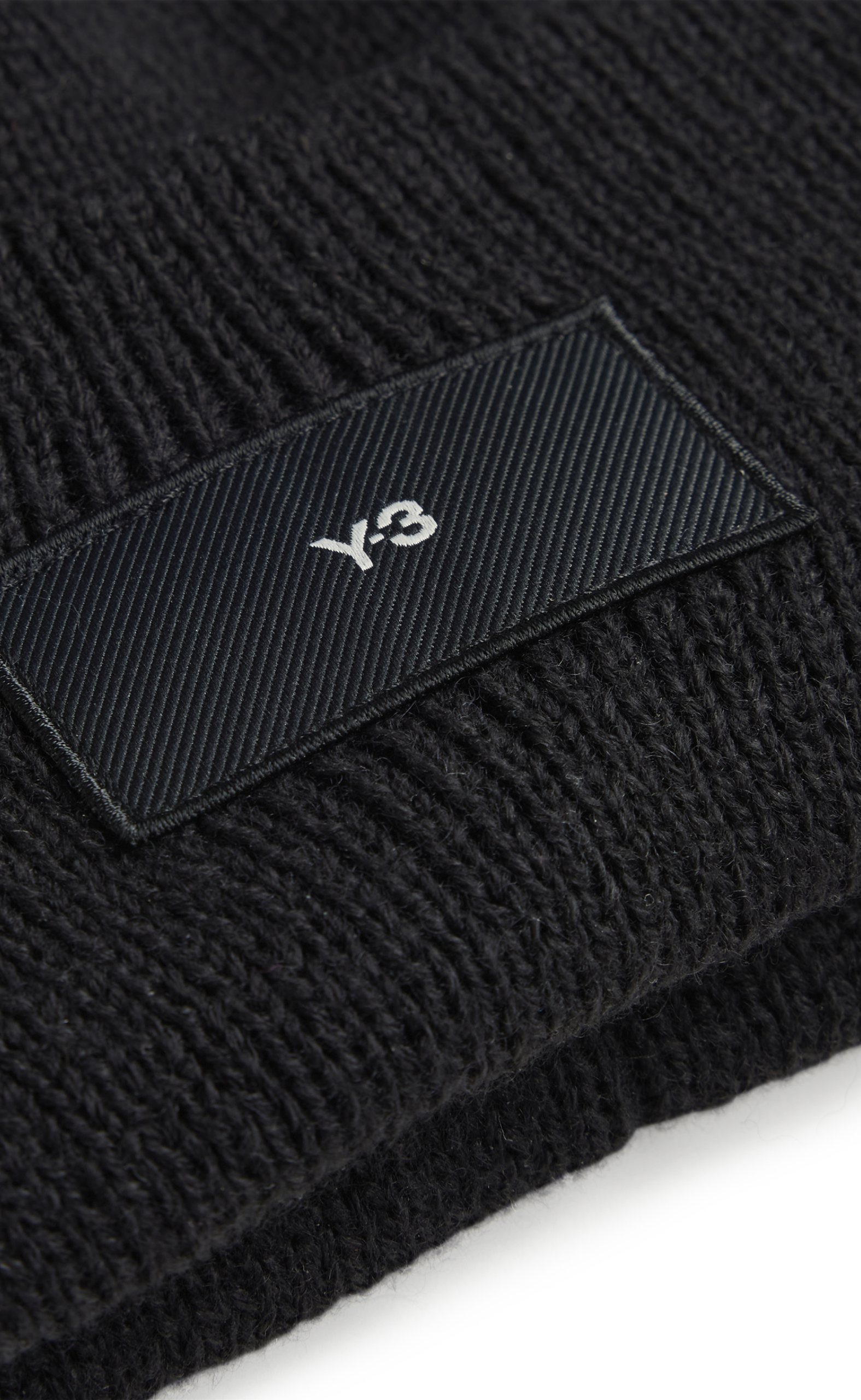 CLASSIC BLACK BEANIE