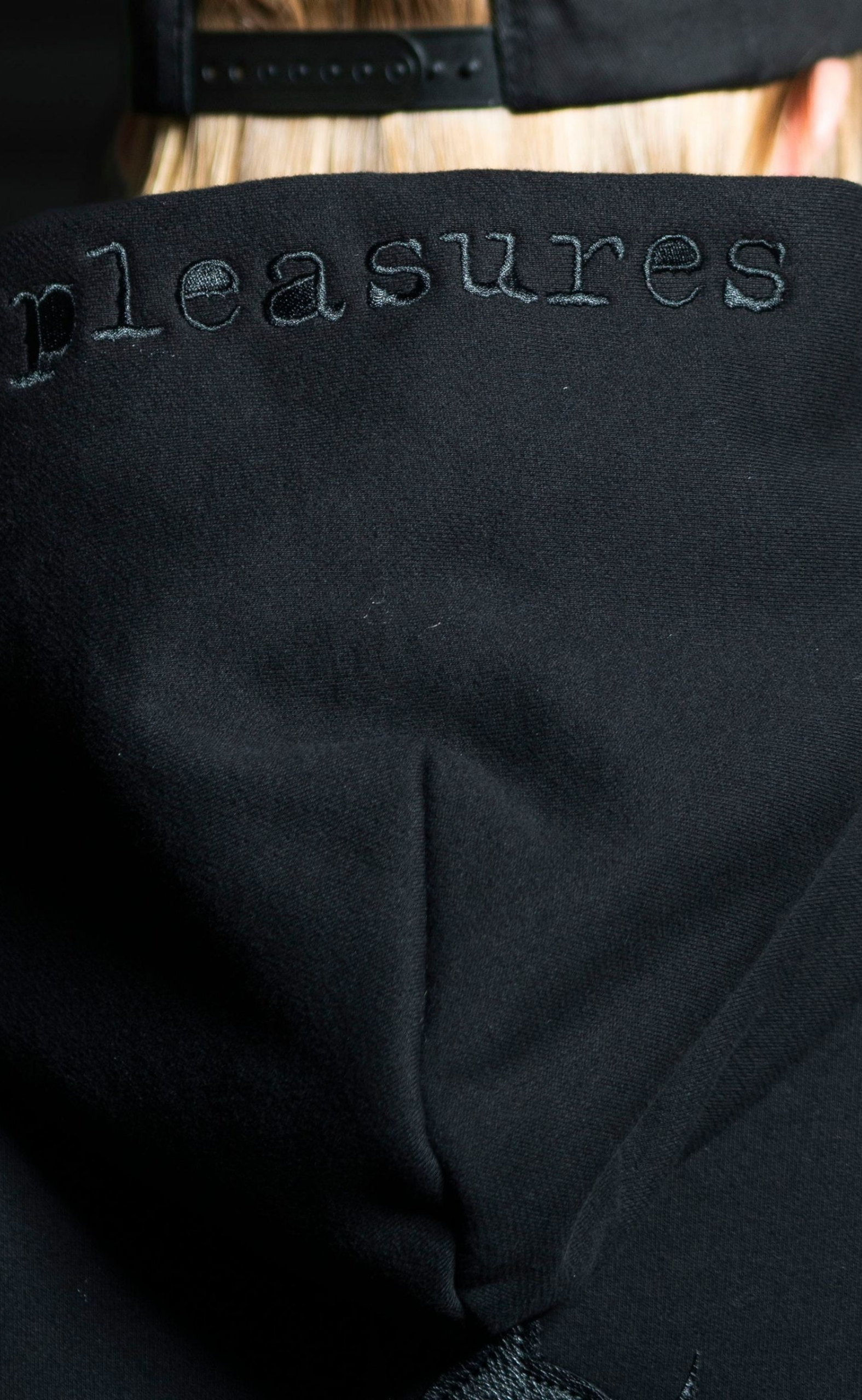 DEBUT BLACK HOODIE