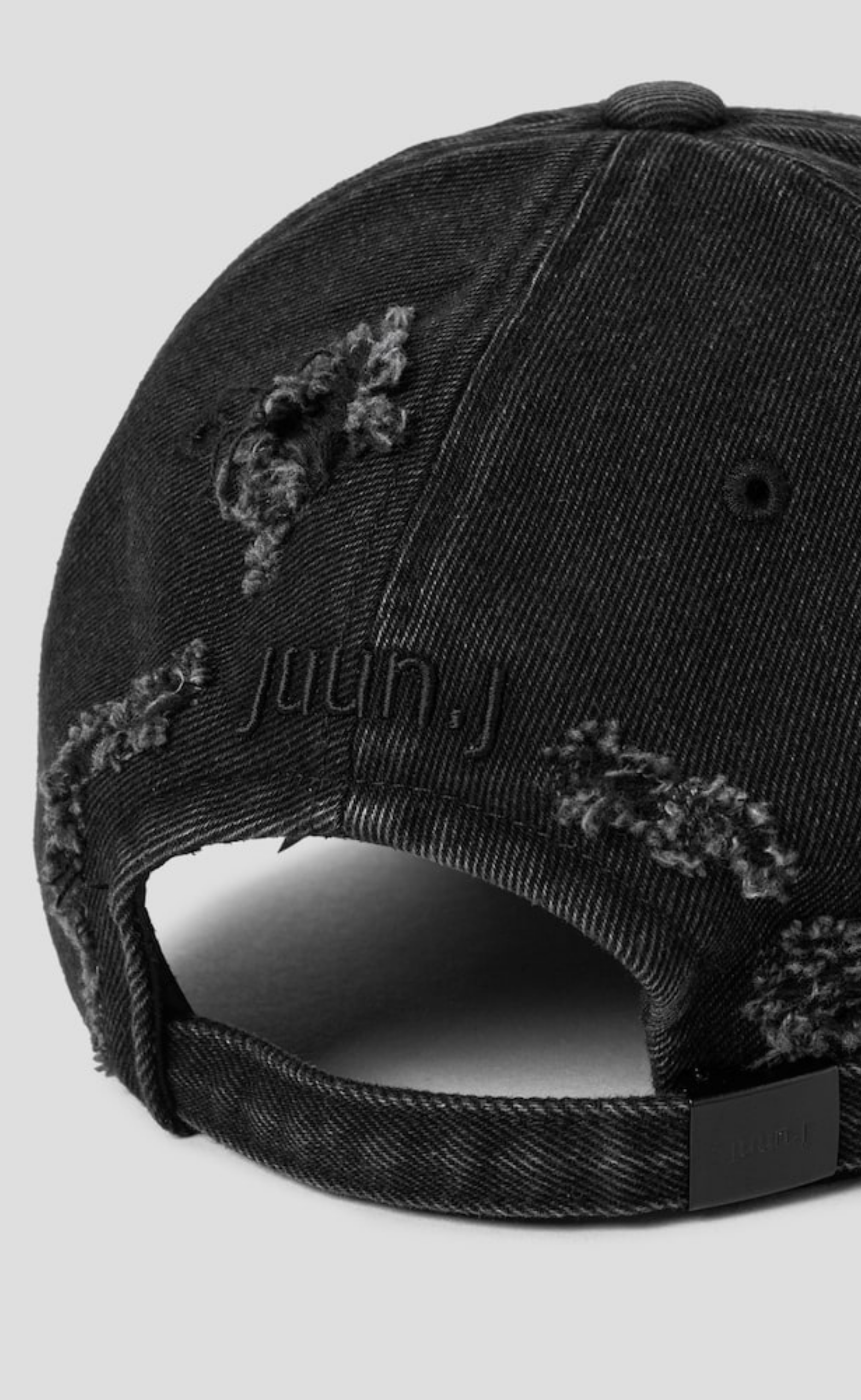 DISTRESSED DENIM BALL BLACK HAT