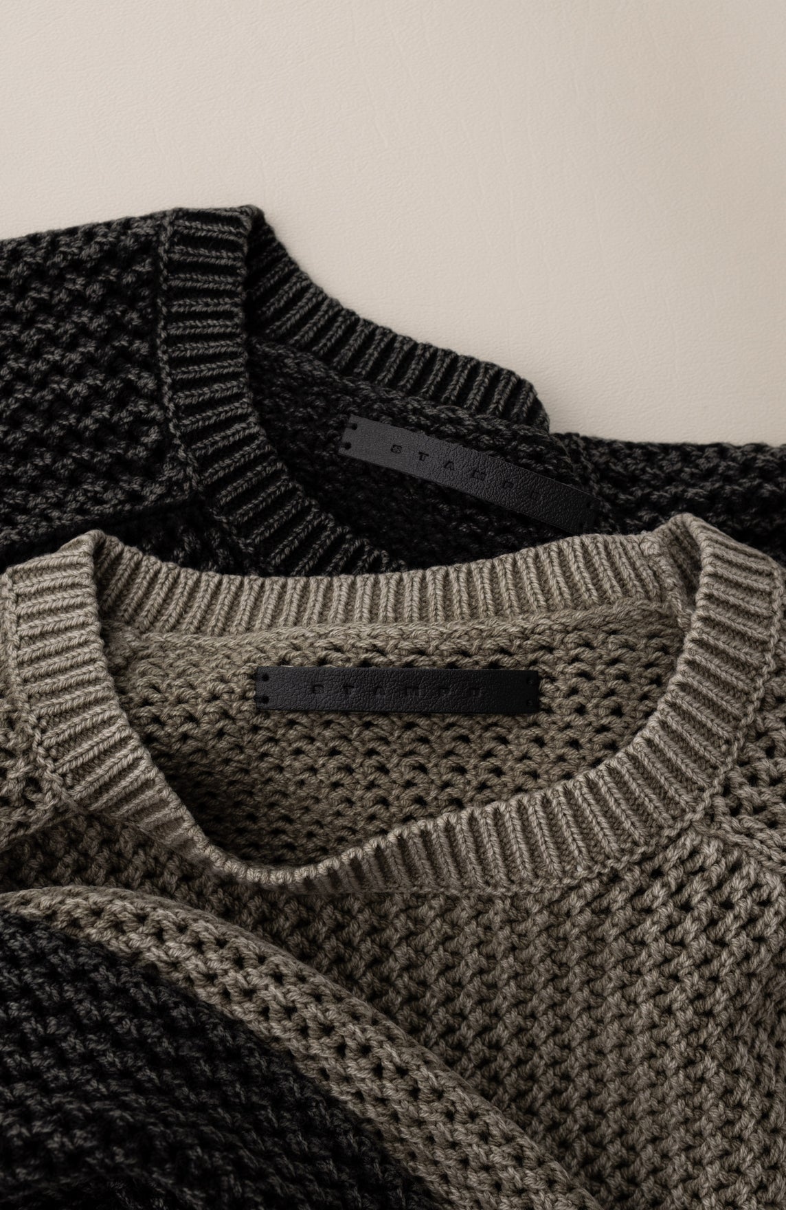 LOOSE GAUGE BLACK CREWNECK