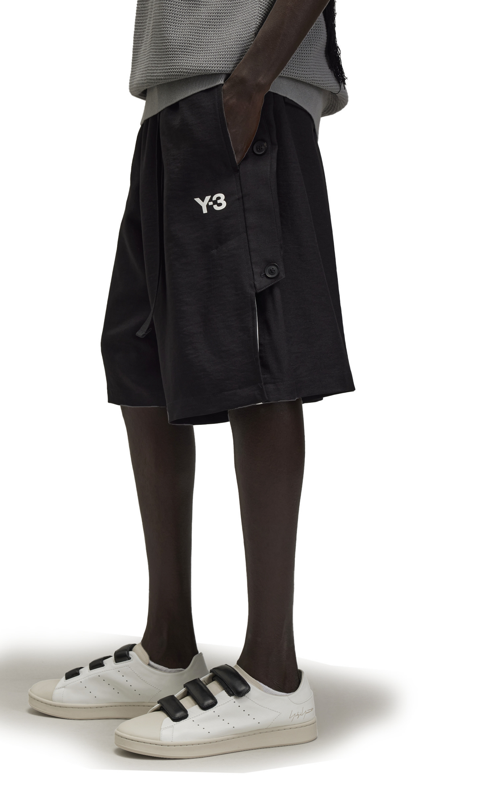 FRENCH TERRY CUTLINE BLACK SHORTS