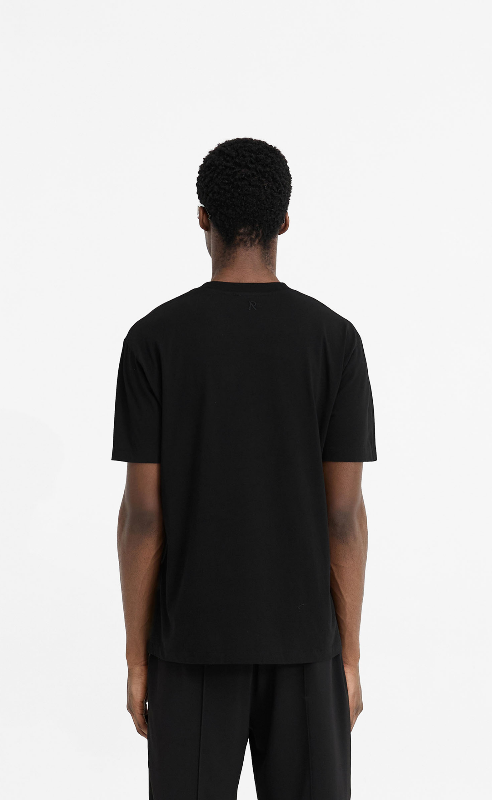 INITIAL OVERSIZED BLACK T-SHIRT