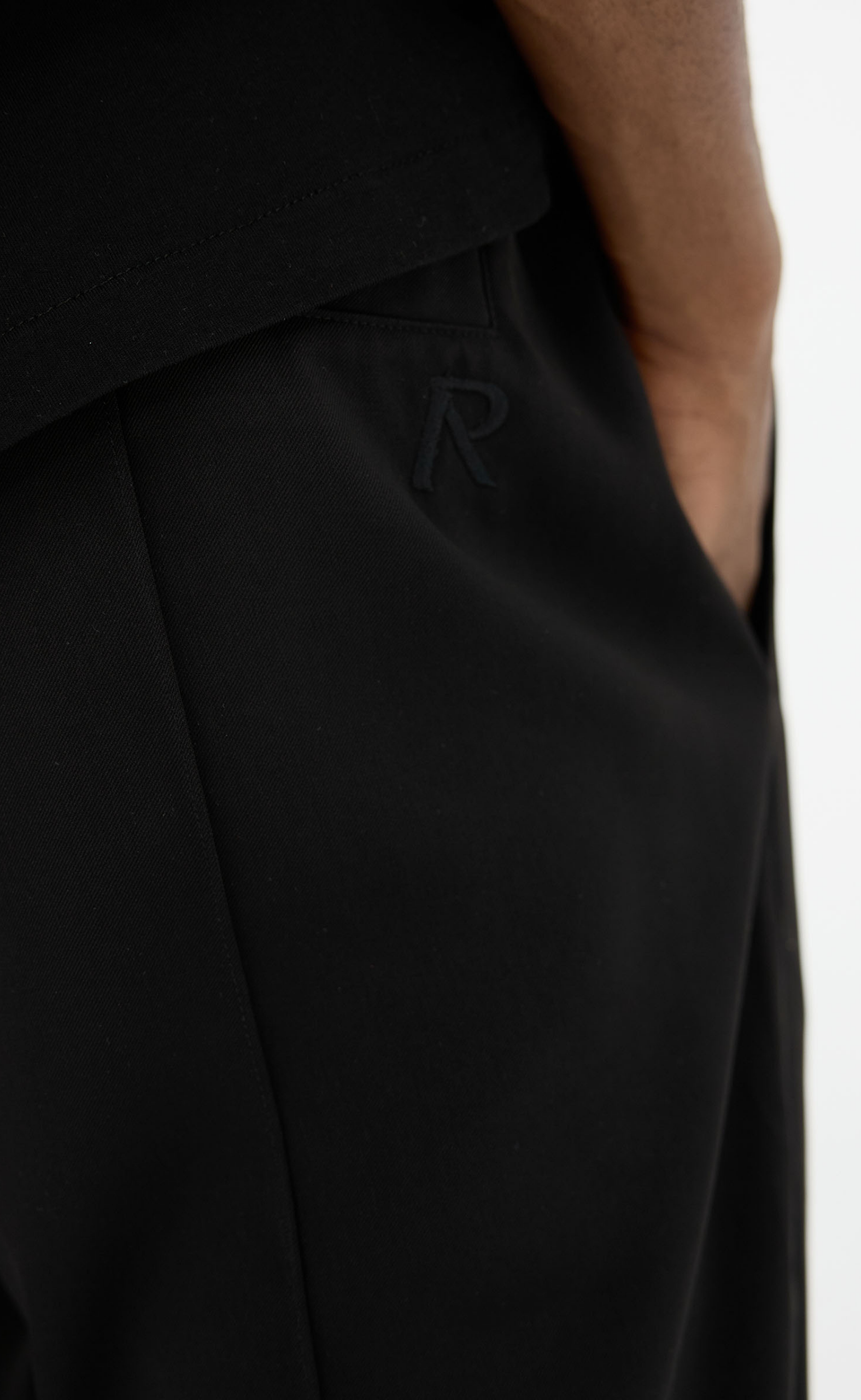 INITIAL OVERSIZED BLACK T-SHIRT