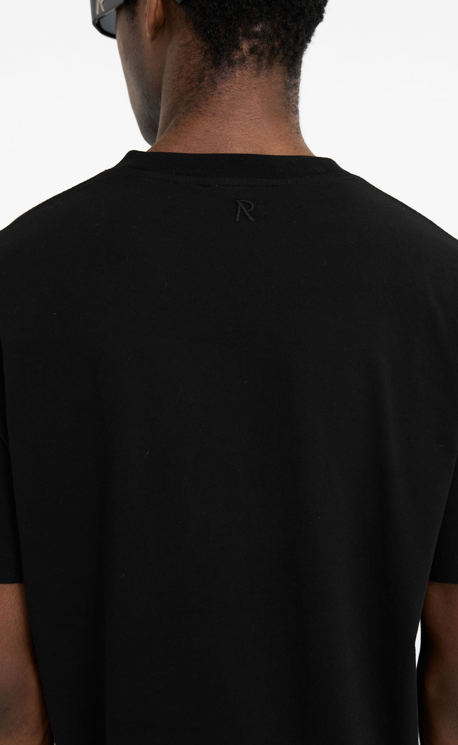 INITIAL OVERSIZED BLACK T-SHIRT