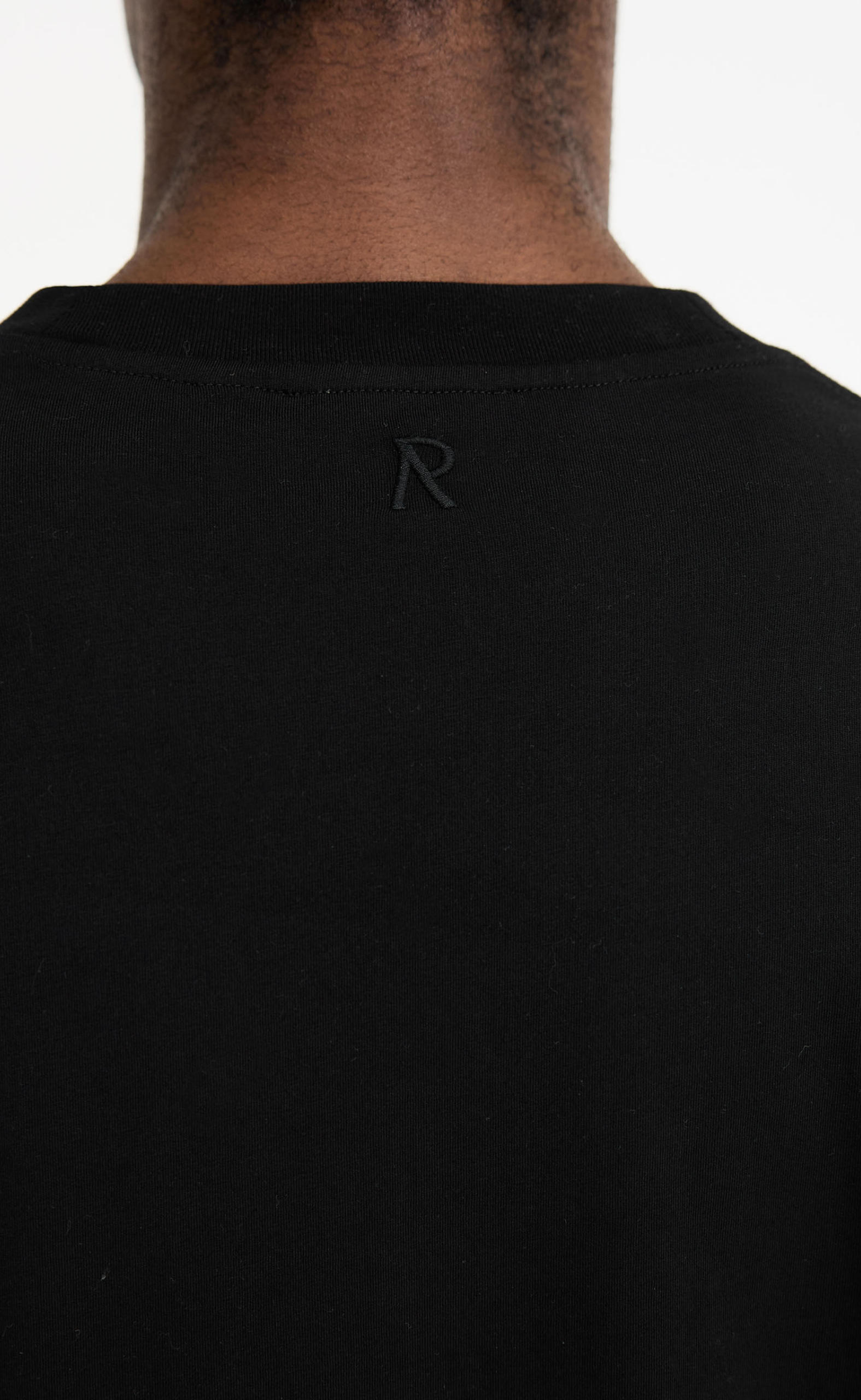 INITIAL OVERSIZED BLACK T-SHIRT
