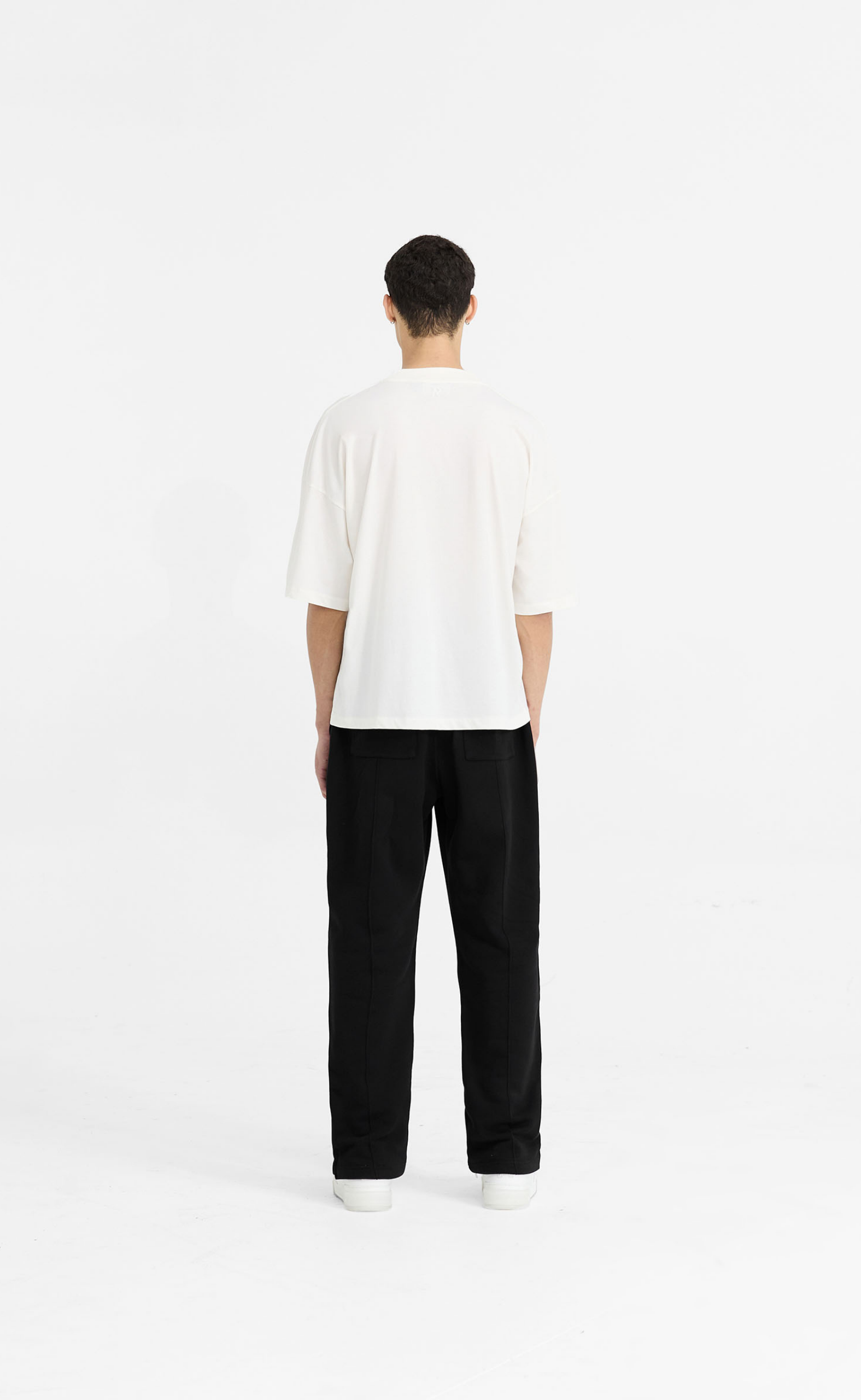 INITIAL OVERSIZED FLAT WIHTE T-SHIRT