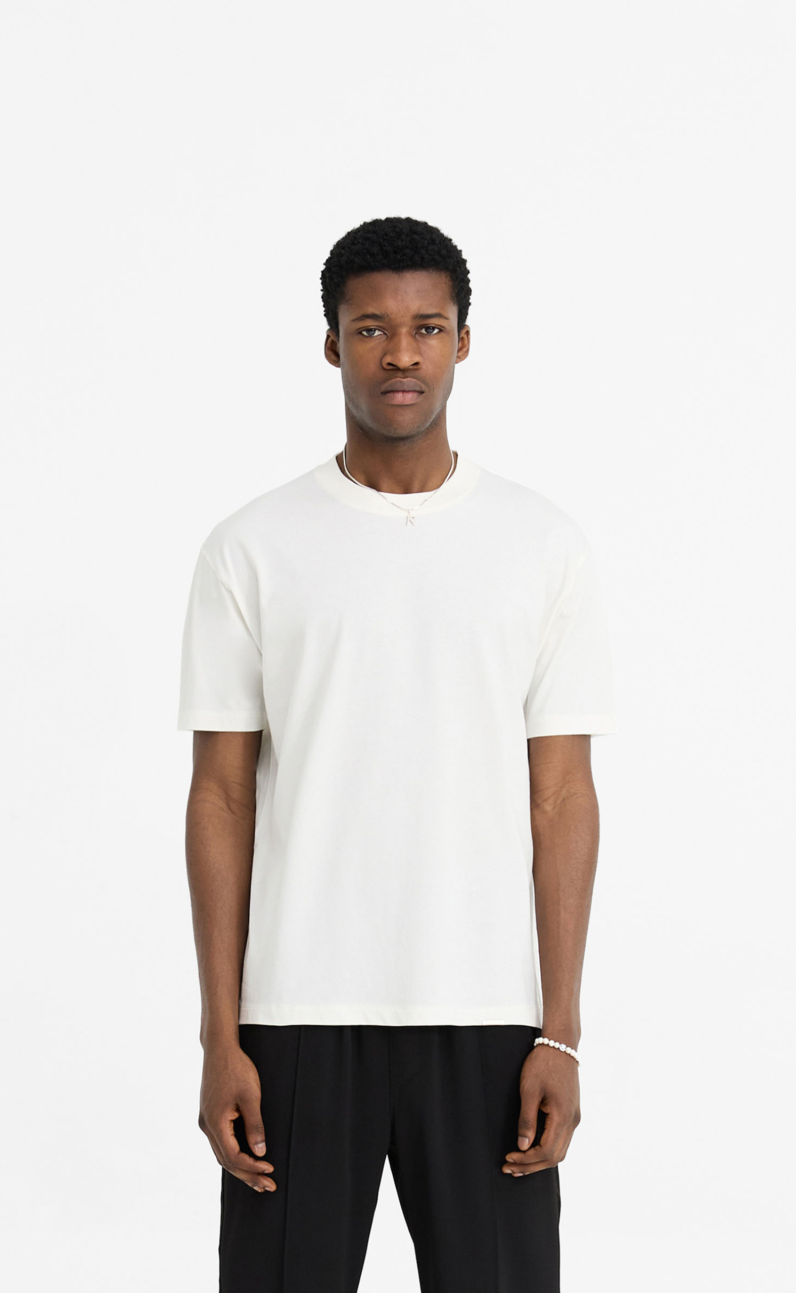 INITIAL OVERSIZED FLAT WIHTE T-SHIRT