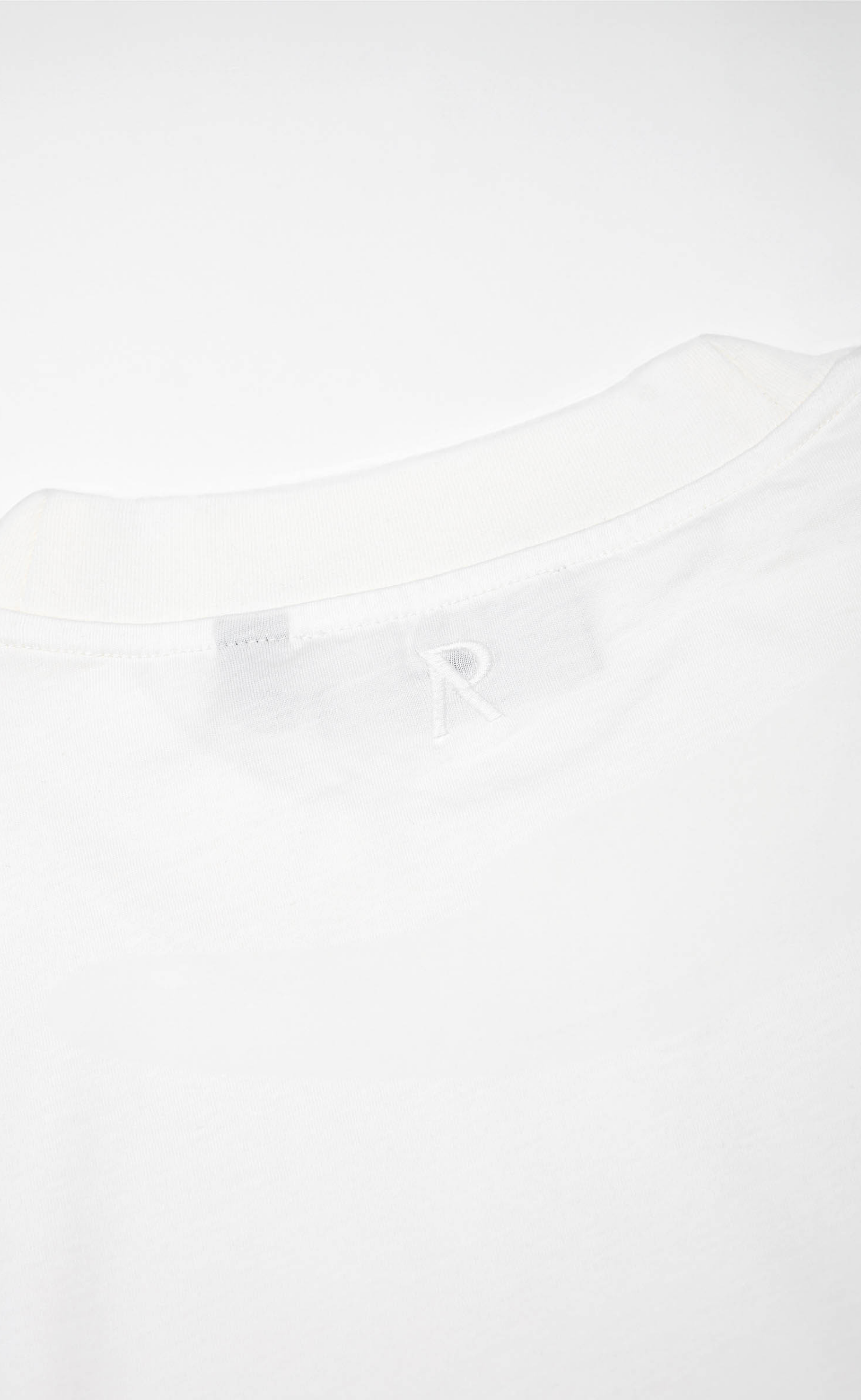 INITIAL OVERSIZED FLAT WIHTE T-SHIRT