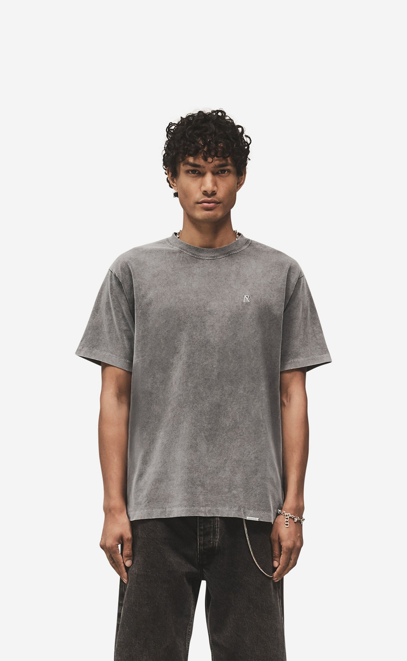 METAL INITIAL R VINTAHE GREY T-SHIRT