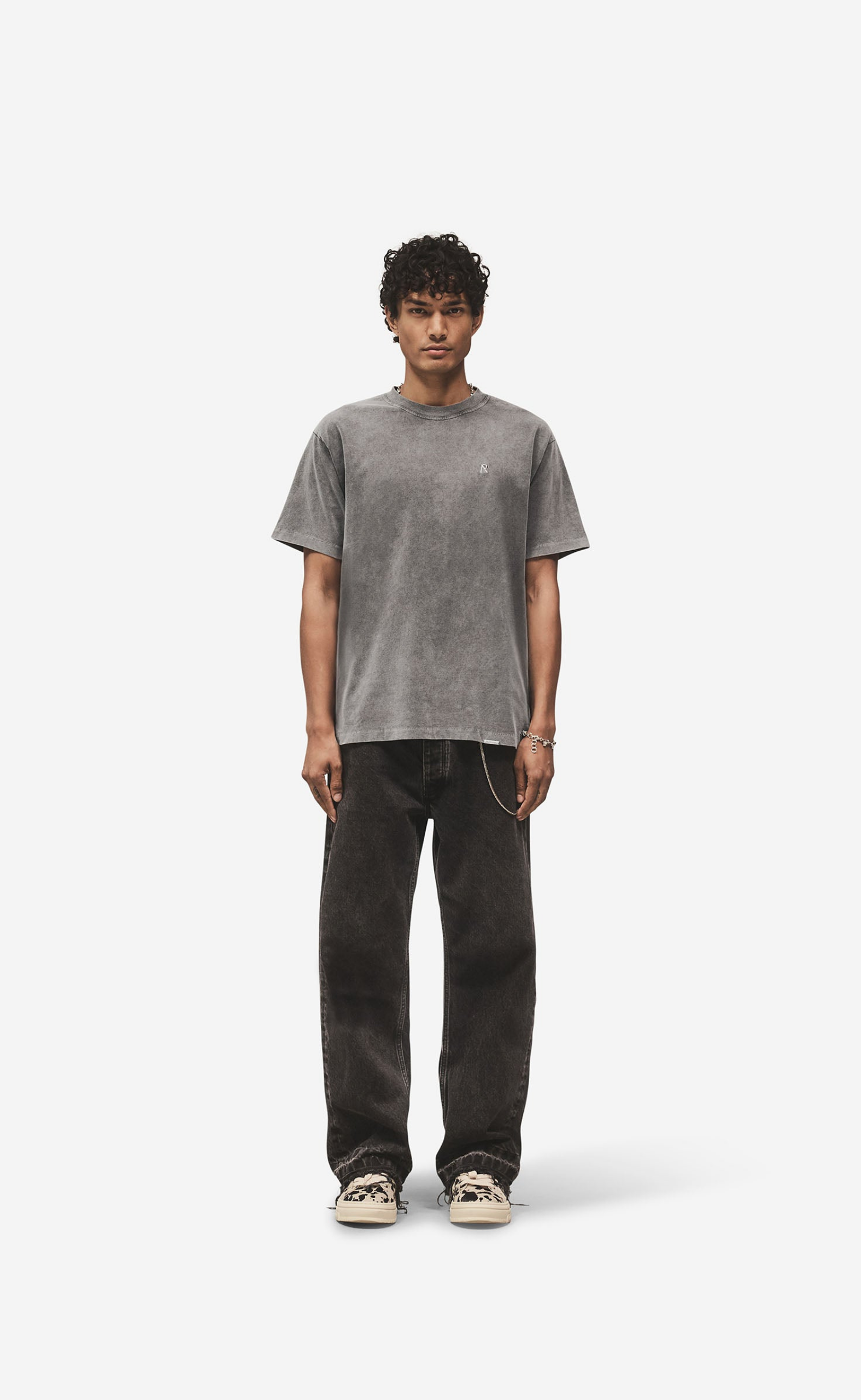 METAL INITIAL R VINTAHE GREY T-SHIRT