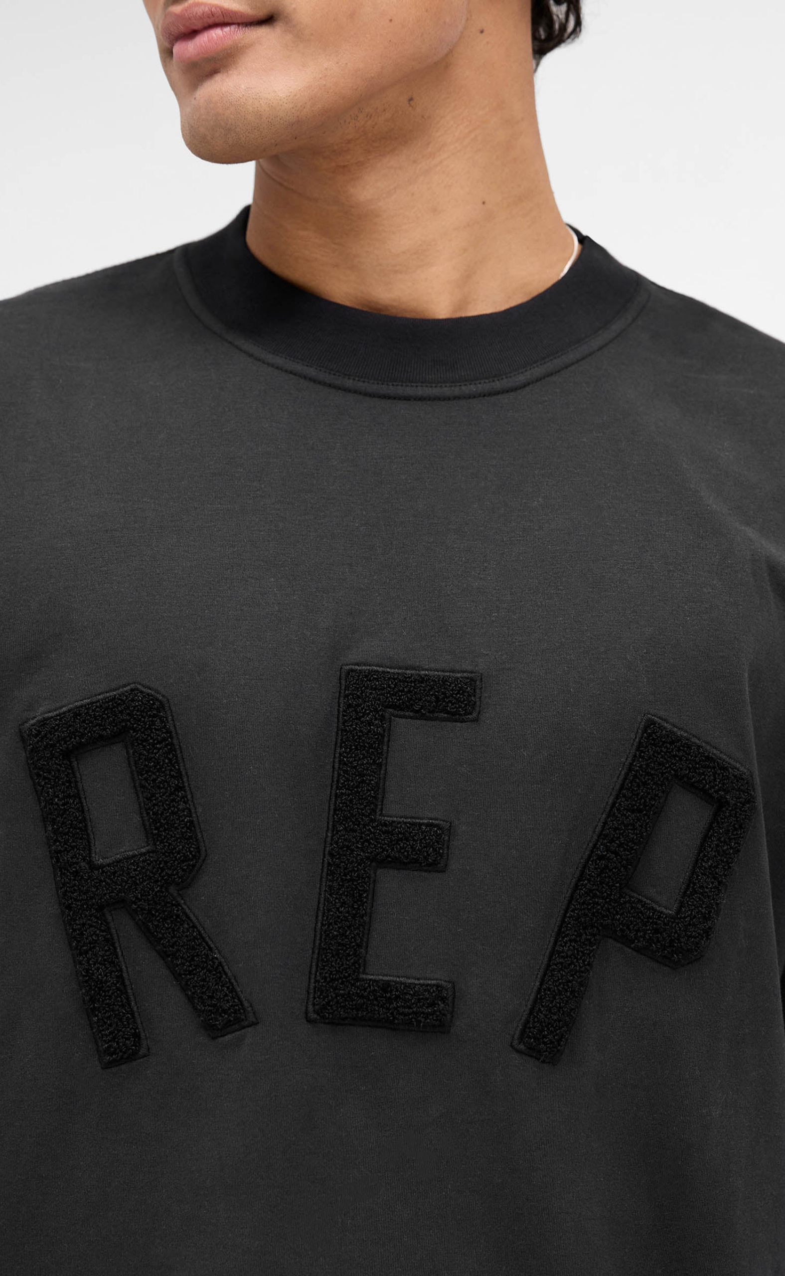 REP APPLIQUE JET BLACK T-SHIRT